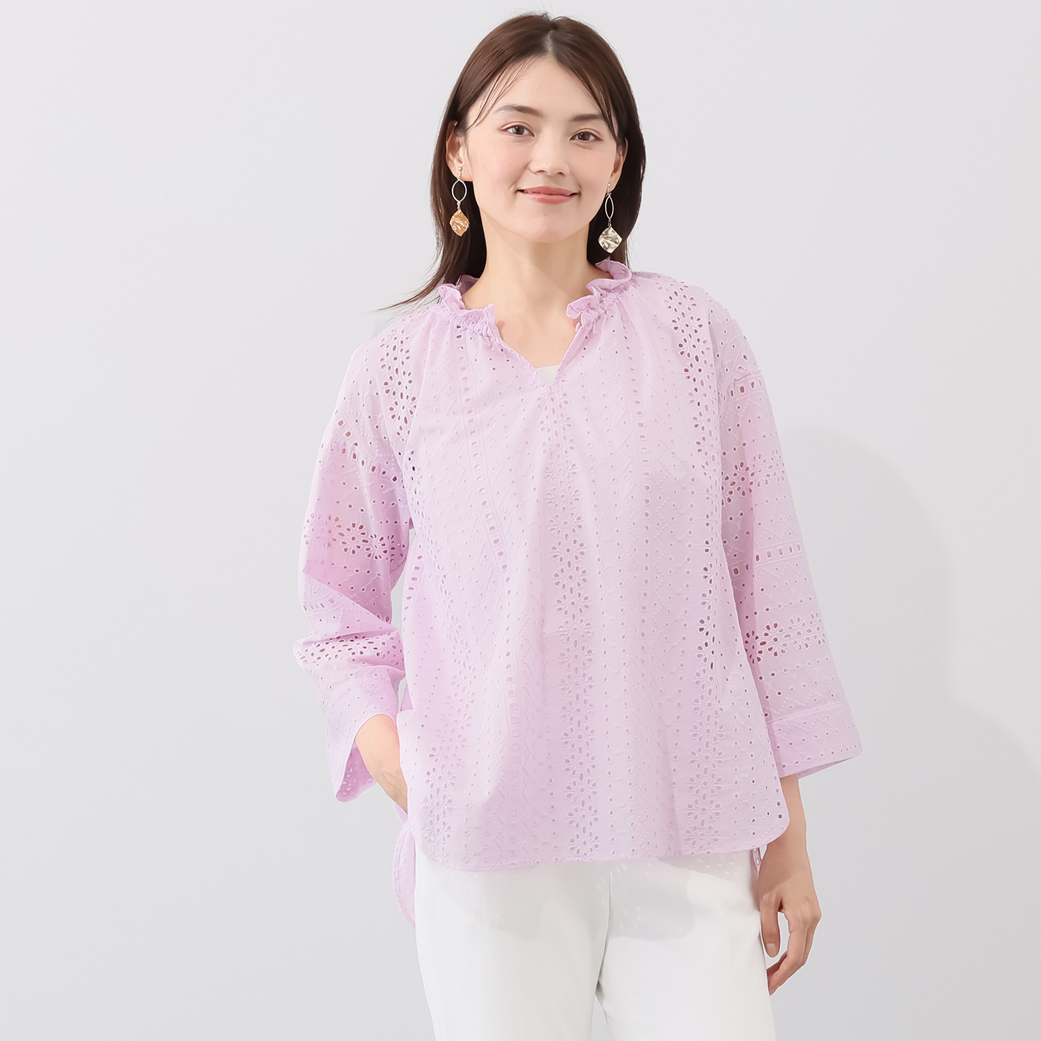 ルクオーレ コットン１００％ 総アイレットレース スリットネック ブラウス