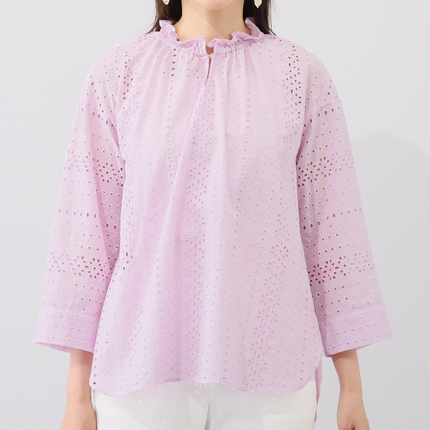 ルクオーレ コットン１００％ 総アイレットレース スリットネック ブラウス