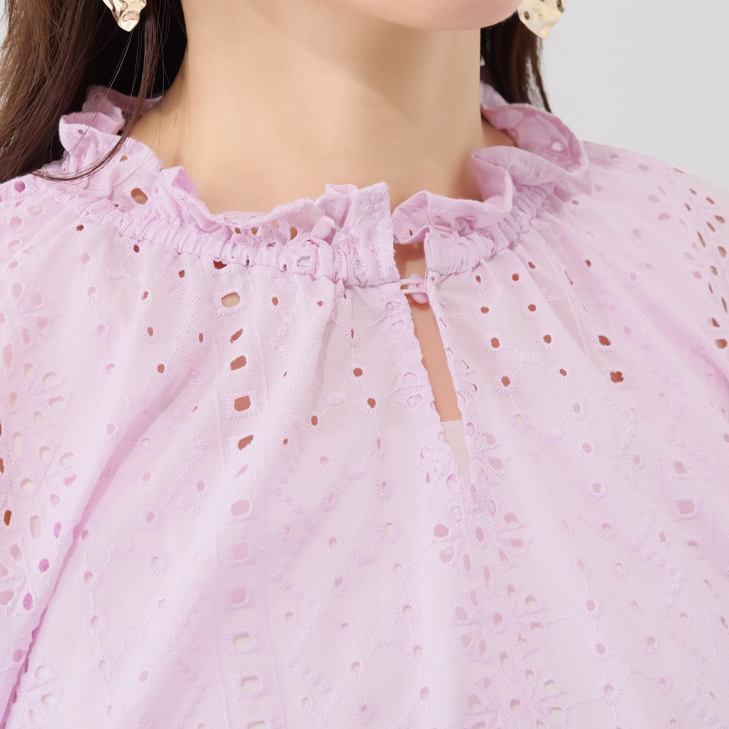 ルクオーレ コットン１００％ 総アイレットレース スリットネック ブラウス