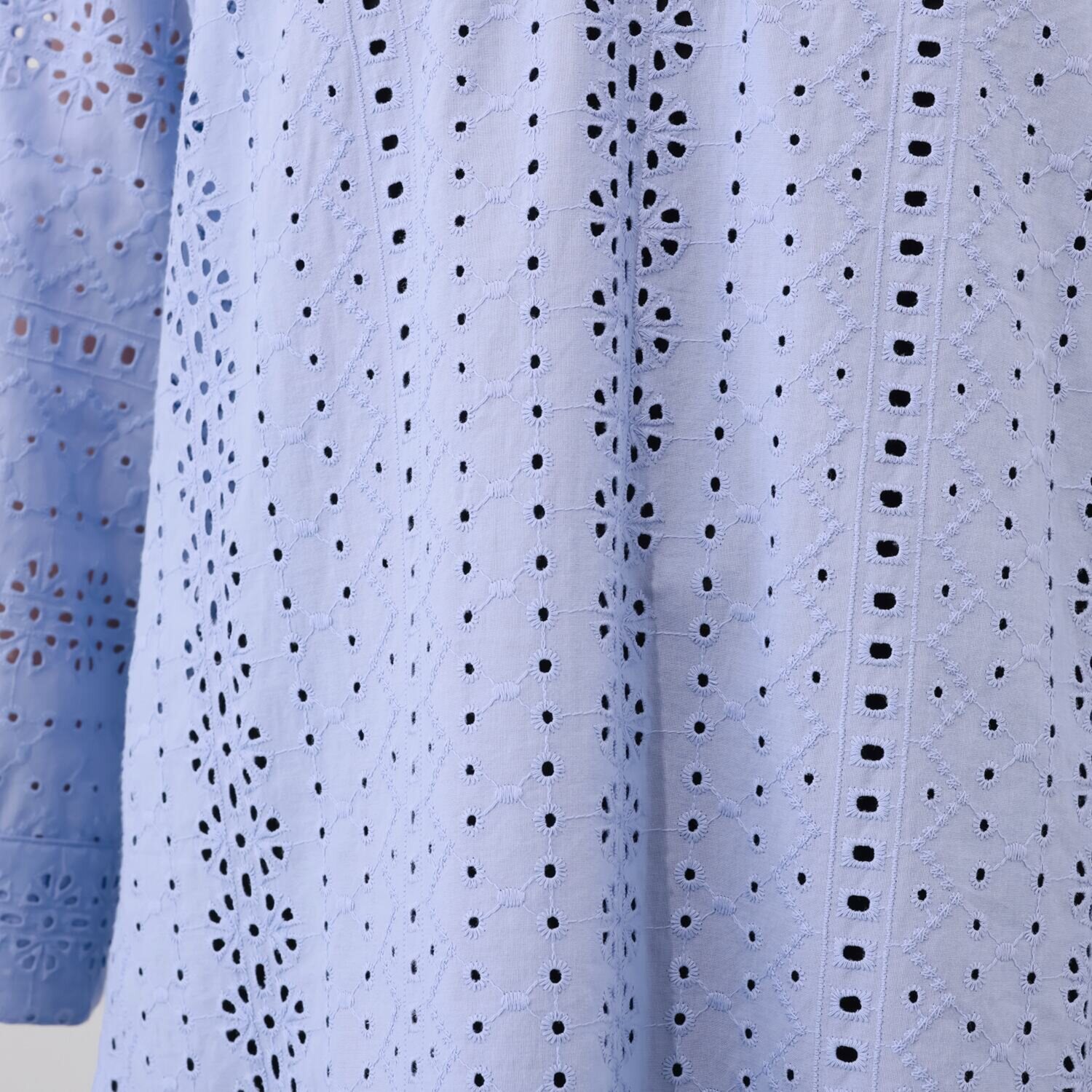 ルクオーレ コットン１００％ 総アイレットレース スリットネック ブラウス