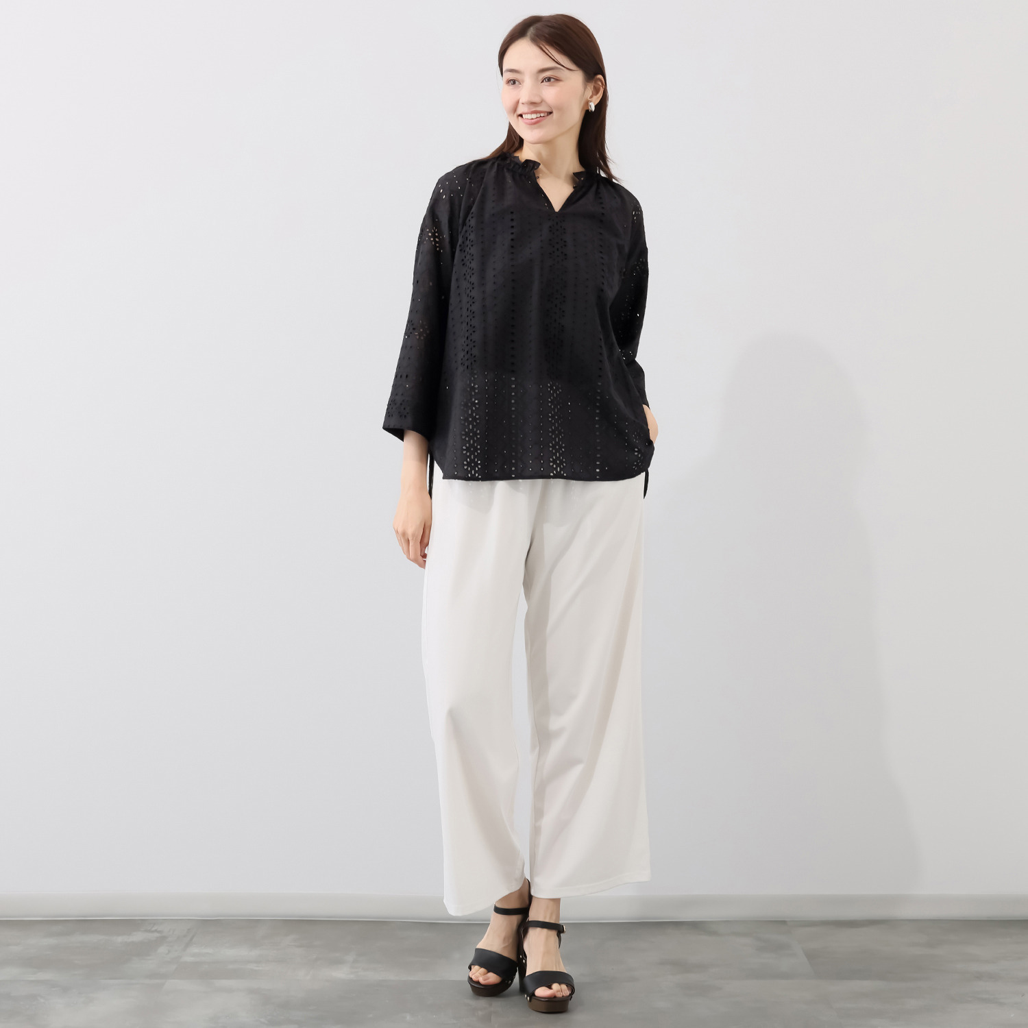 ルクオーレ コットン１００％ 総アイレットレース スリットネック ブラウス