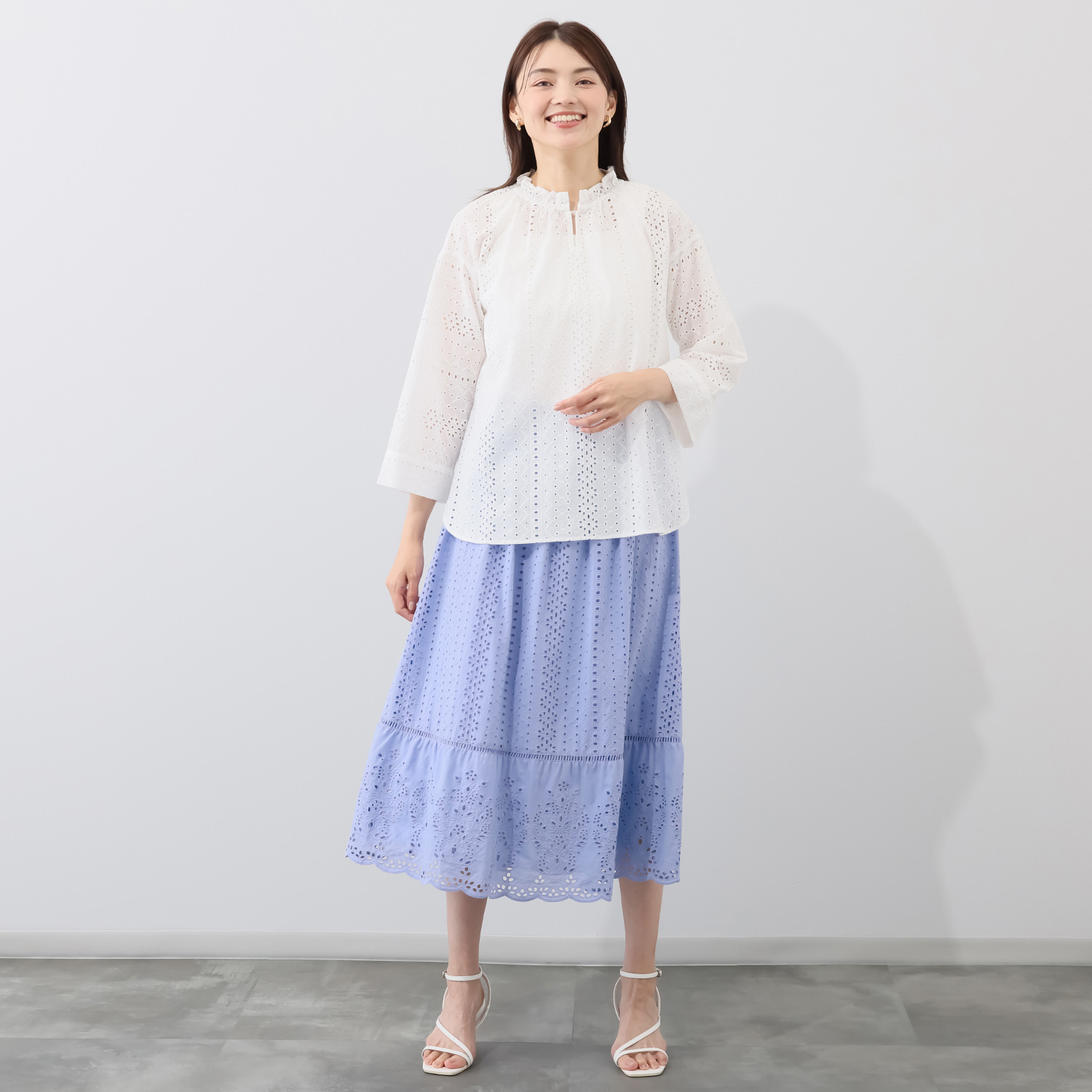 ルクオーレ コットン１００％ 総アイレットレース スリットネック ブラウス