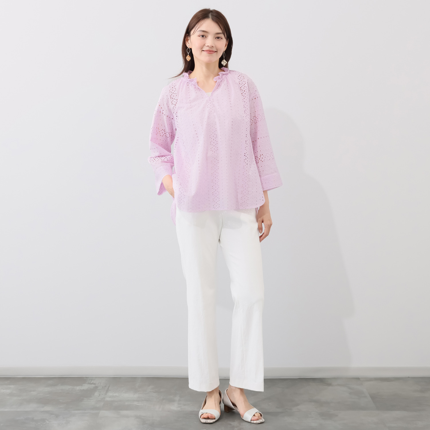 ルクオーレ コットン１００％ 総アイレットレース スリットネック ブラウス