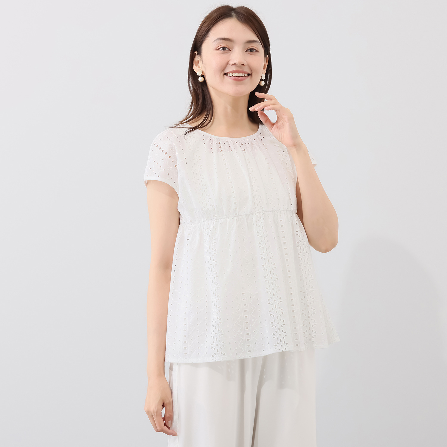 ルクオーレ コットン１００％ 総アイレットレース フレアーブラウス