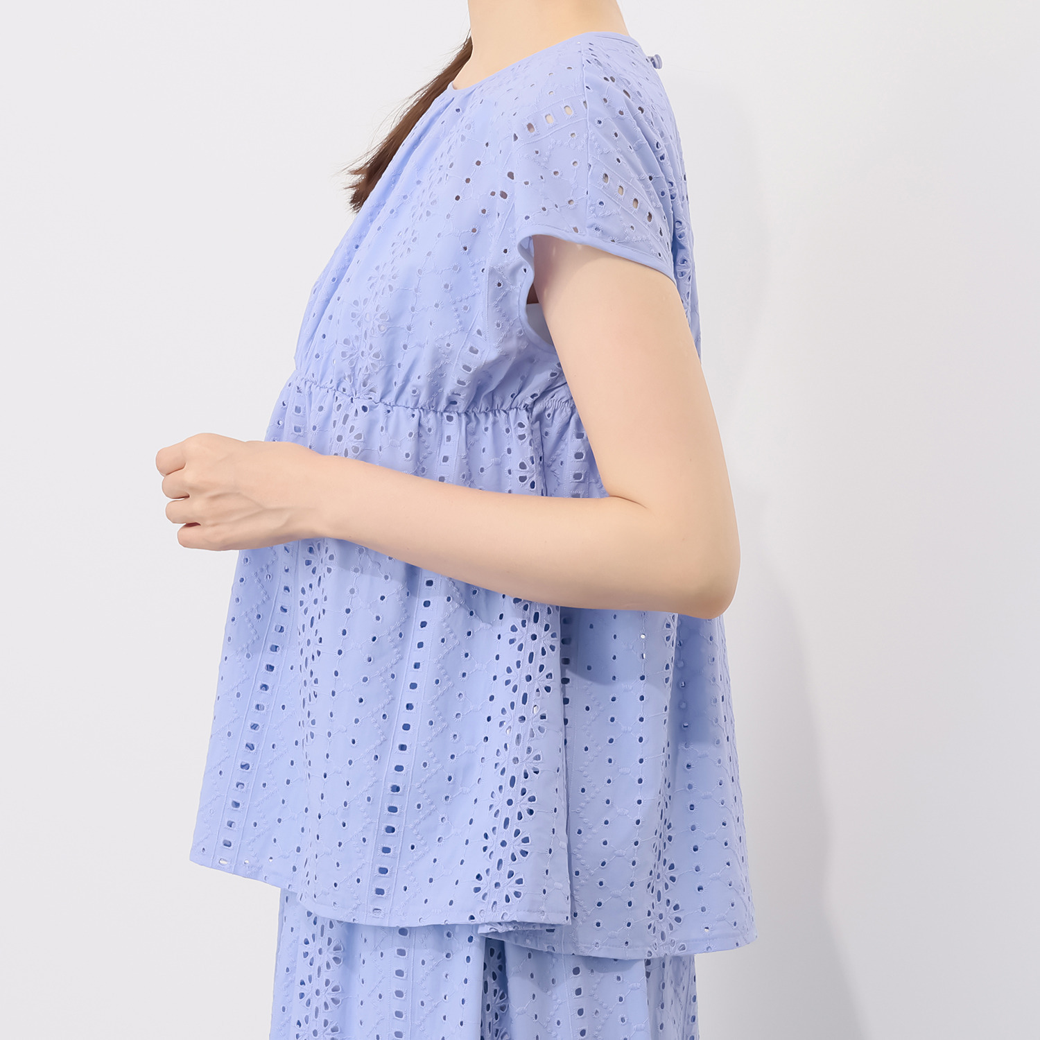 ルクオーレ コットン１００％ 総アイレットレース フレアーブラウス