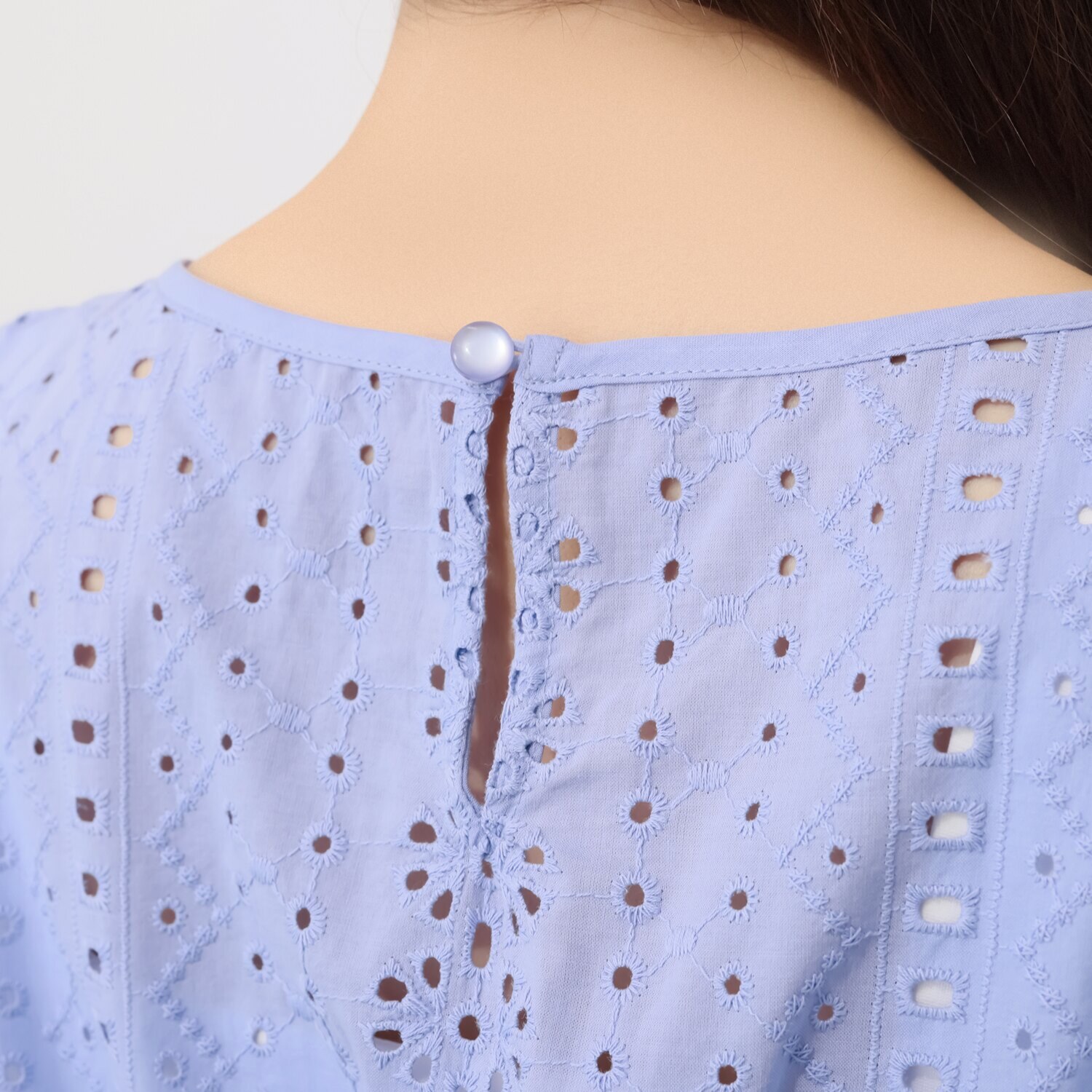 ルクオーレ コットン１００％ 総アイレットレース フレアーブラウス