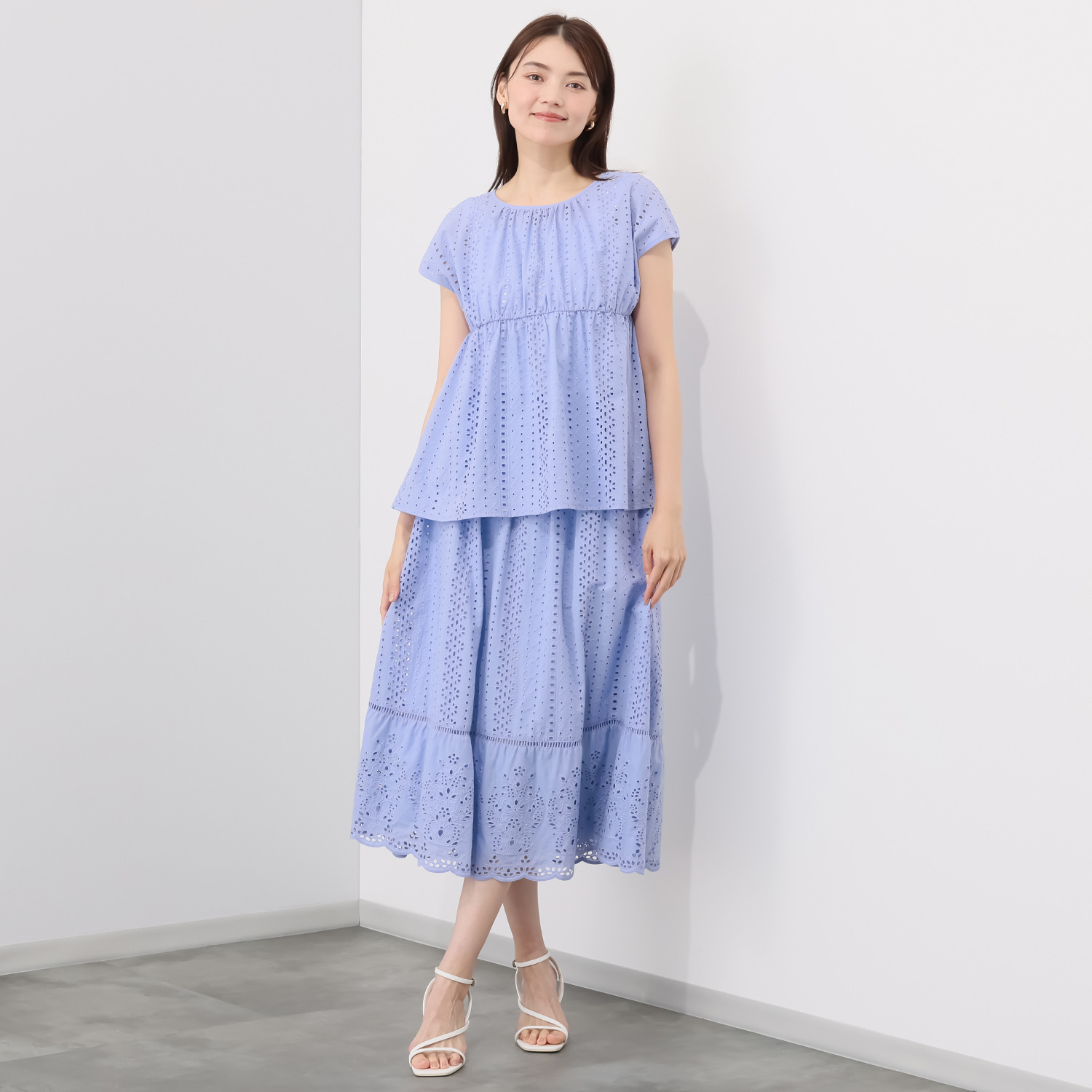 ルクオーレ コットン１００％ 総アイレットレース フレアーブラウス