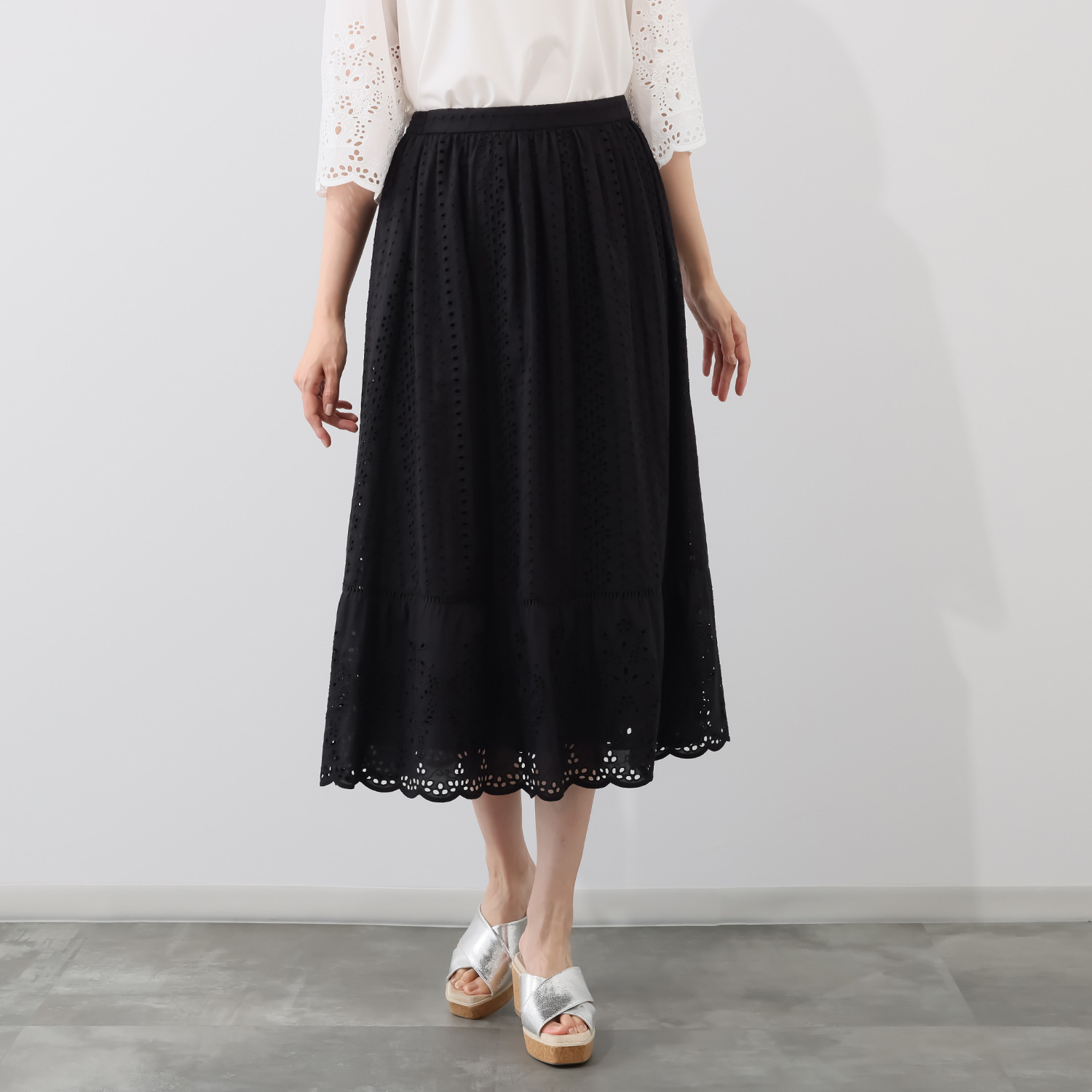 ルクオーレ 総アイレットレース スカラップデザイン フレアースカート