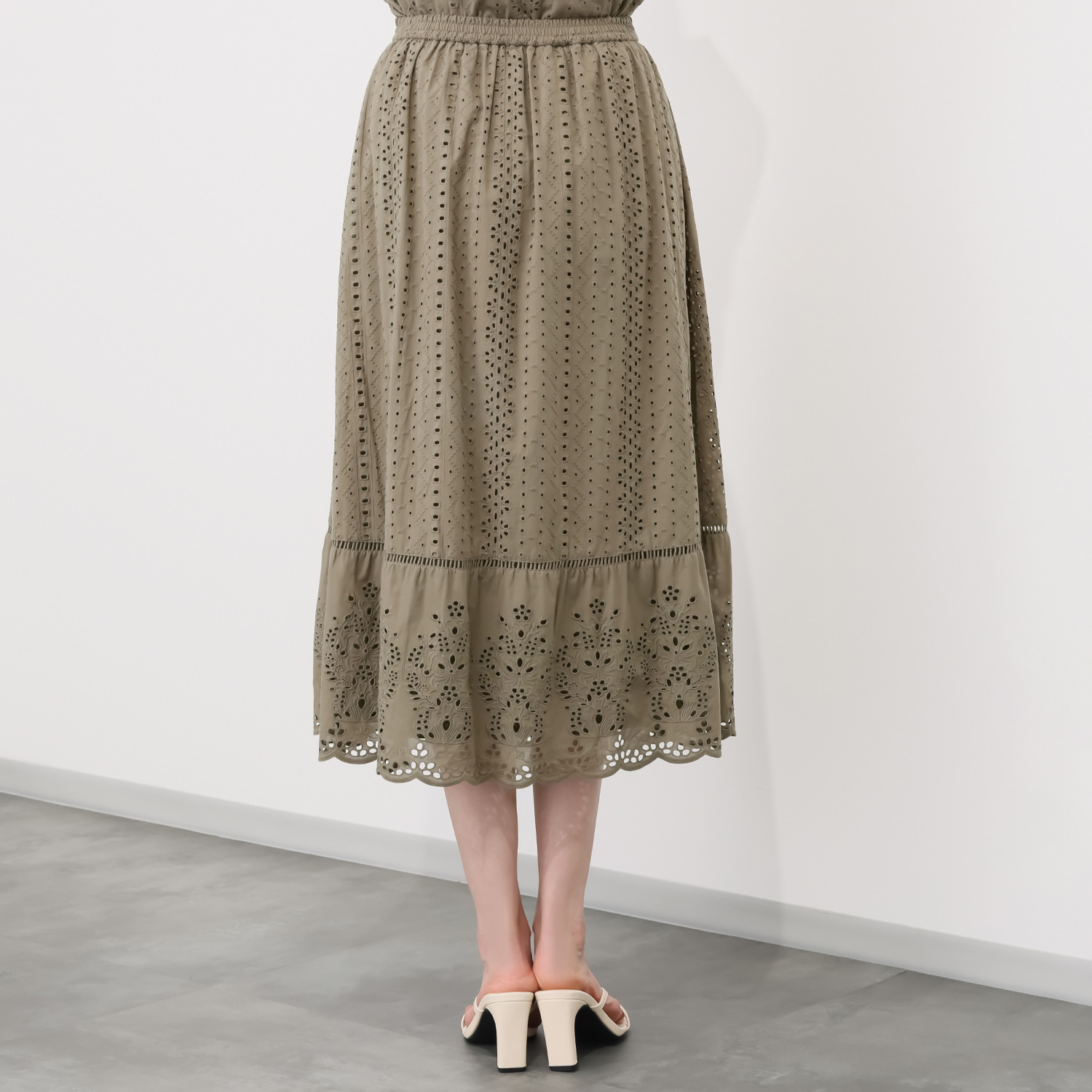 ルクオーレ 総アイレットレース スカラップデザイン フレアースカート