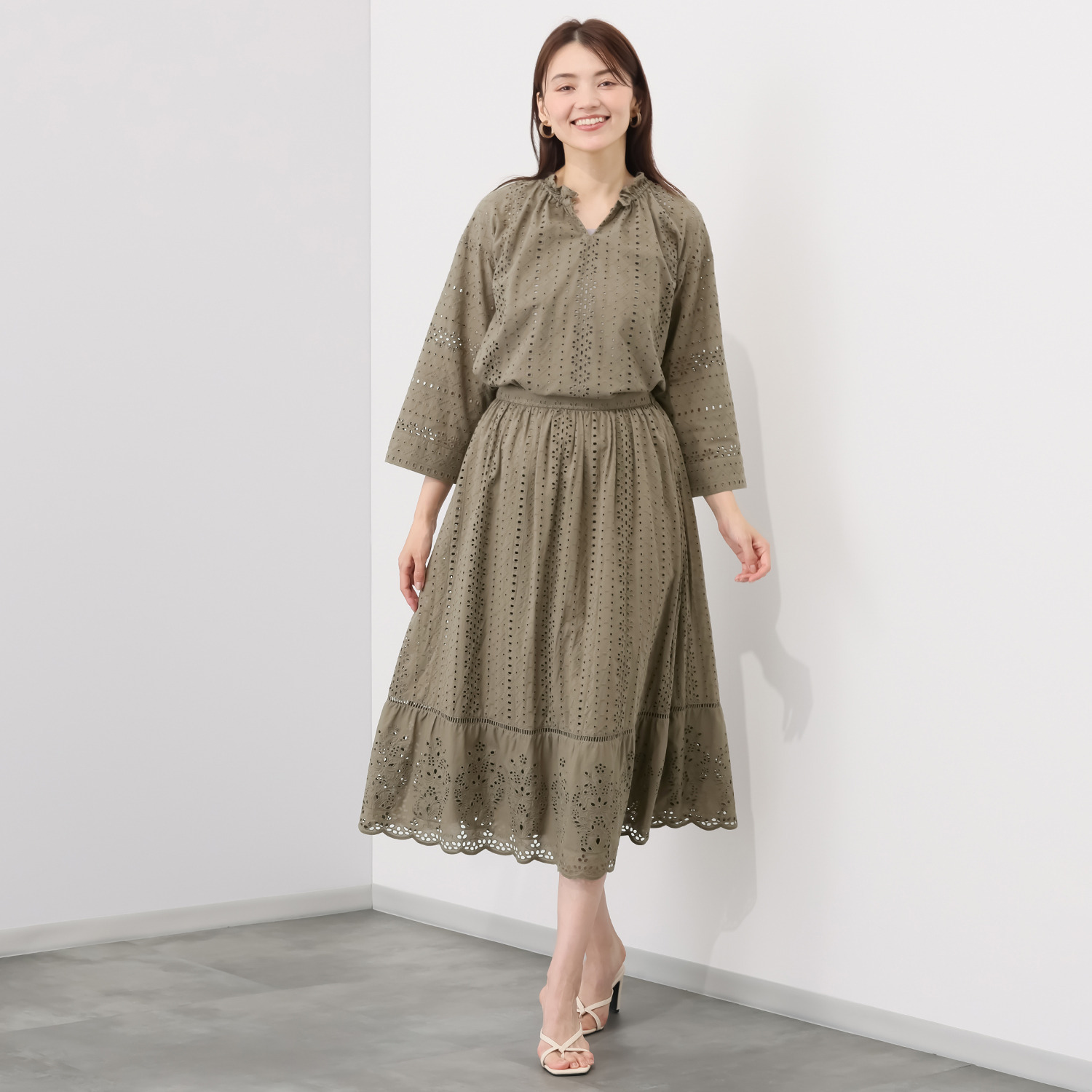 ルクオーレ 総アイレットレース スカラップデザイン フレアースカート