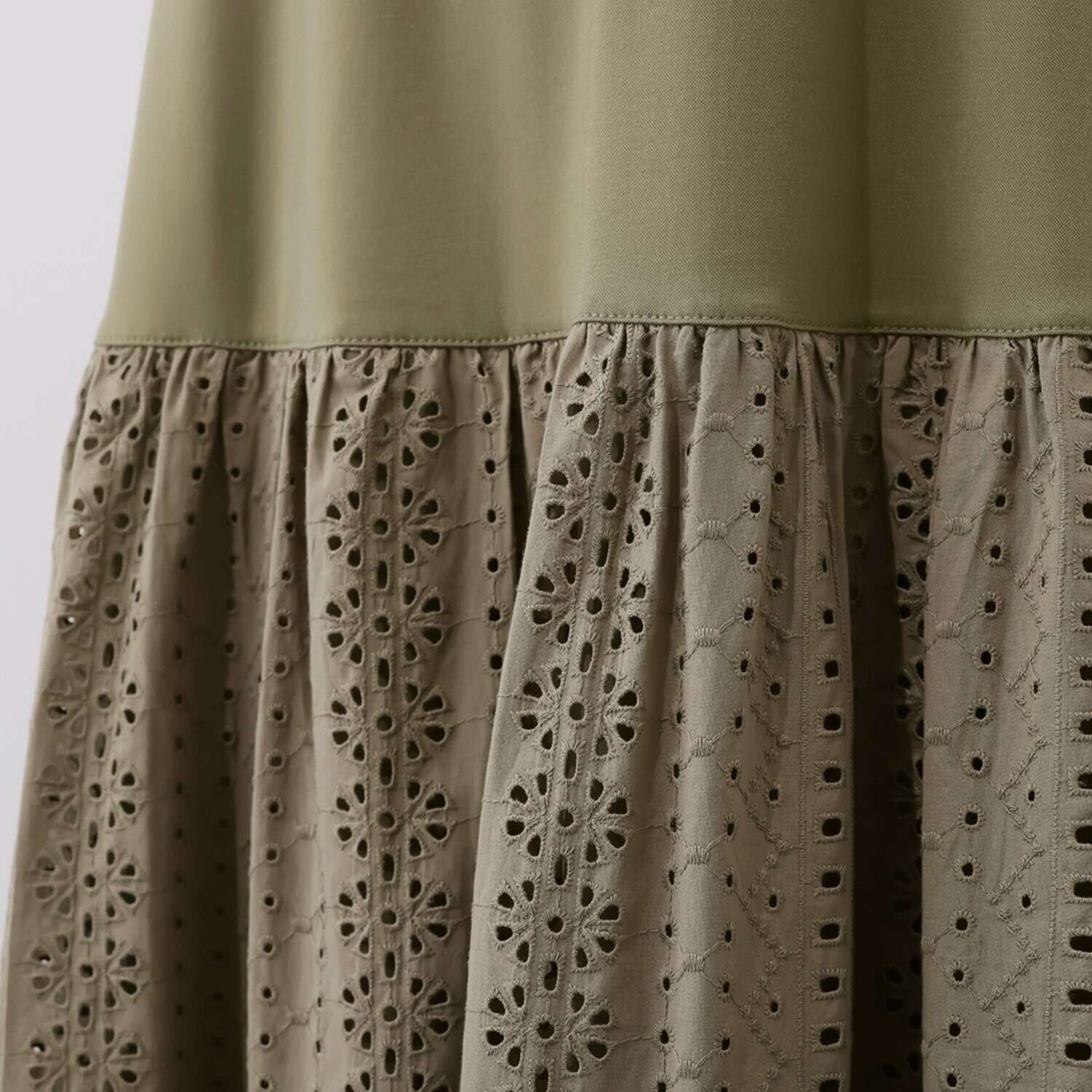 ルクオーレ 接触冷感モクロディ アイレットレース切替 フレアーワンピース