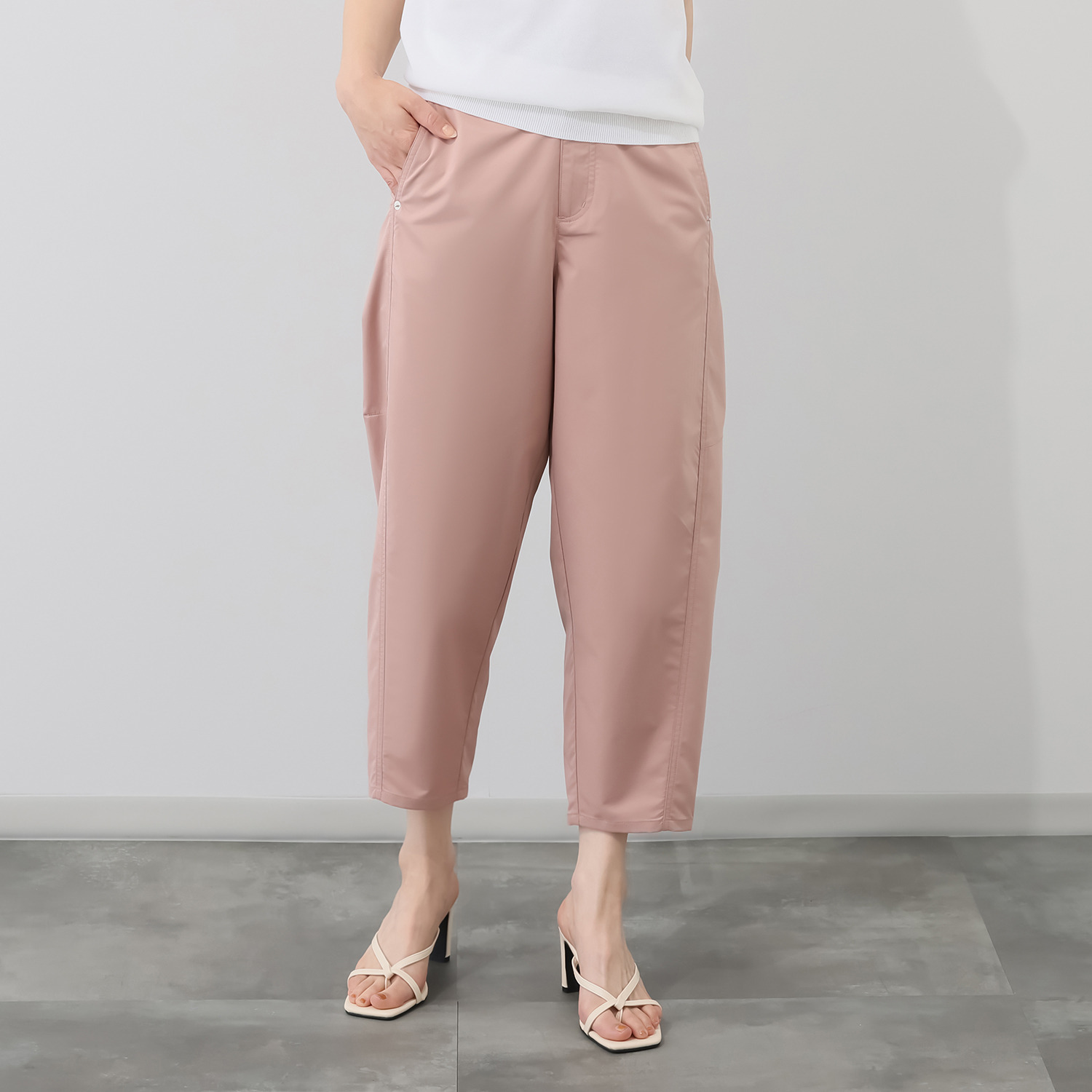 キリ　エ　キリ ツイルストレッチ素材 バレルシルエット ソフトカーゴパンツ