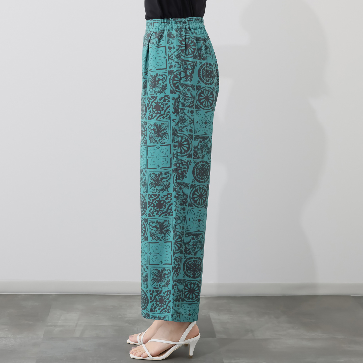 シルバーミントシュガー 梨地ジョーゼット プリント ワンタックワイドパンツ