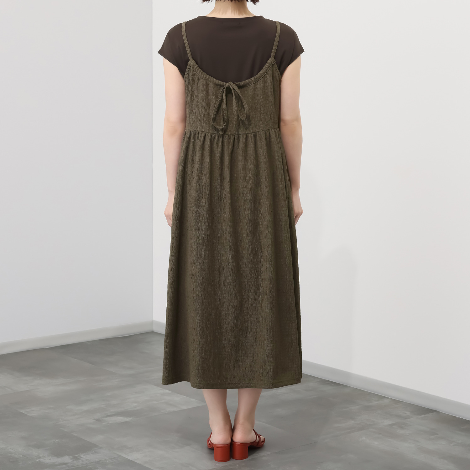 シルバーミントシュガー 肩ひもで長さが調整できる シャーリング調 キャミソールワンピース