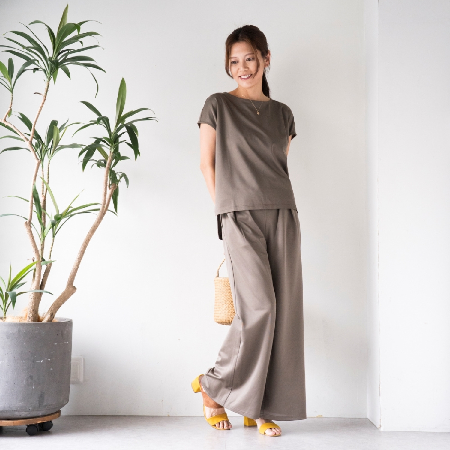 マンスリートライミー 着回し抜群 ２ウェイプルオーバー＆ キレイめパンツセット