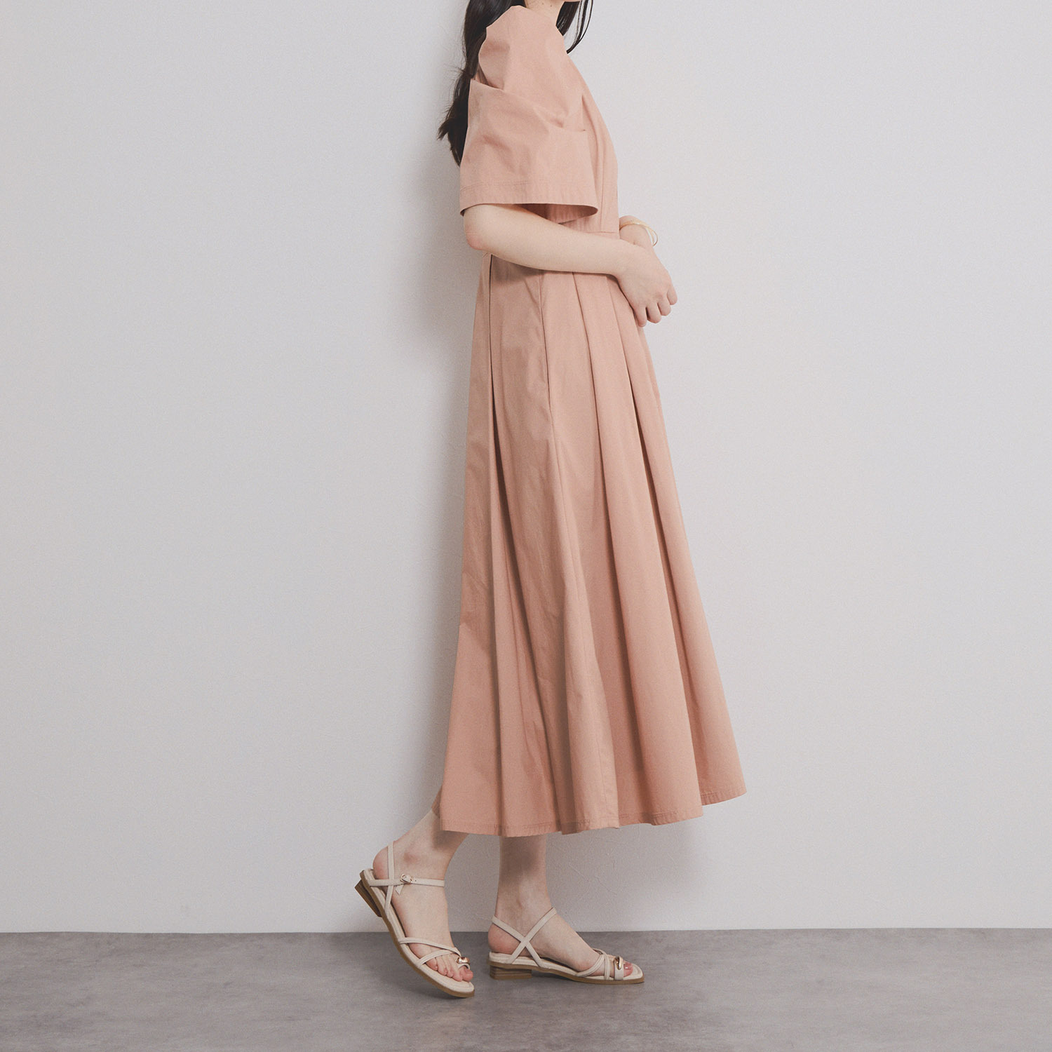 ニカル シープレザー メタルモティーフ ナローストラップサンダル