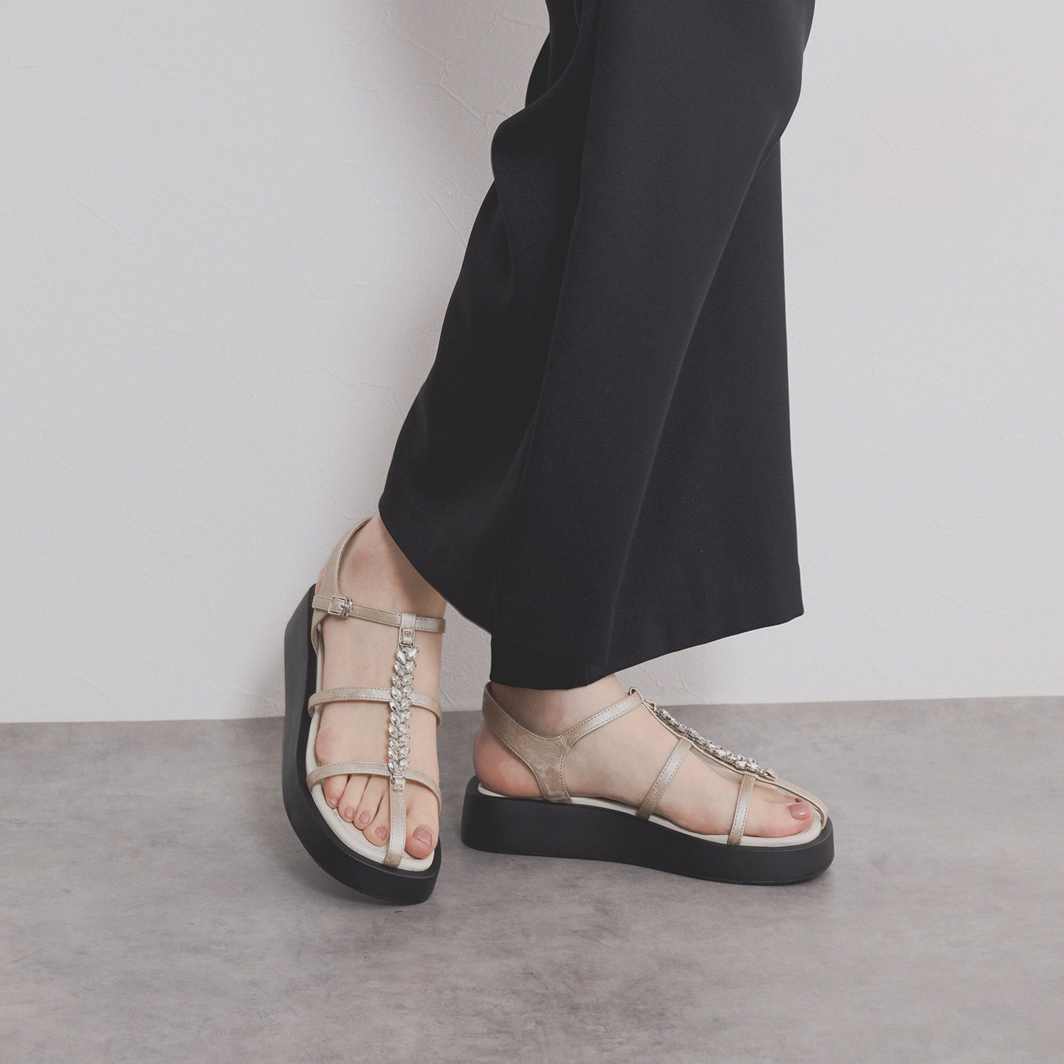 ニカル リーフビジュウ× シノワズリーストラップ 厚底サンダル