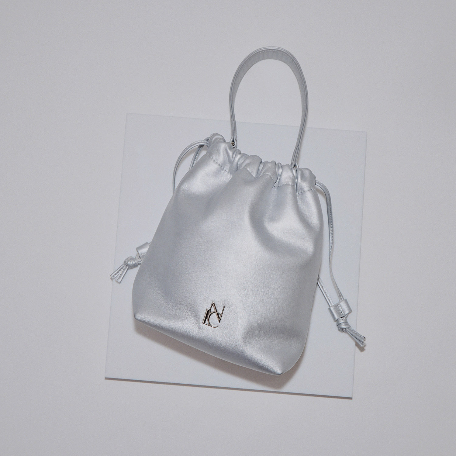 ニカル シープレザー 巾着ショルダーバッグ