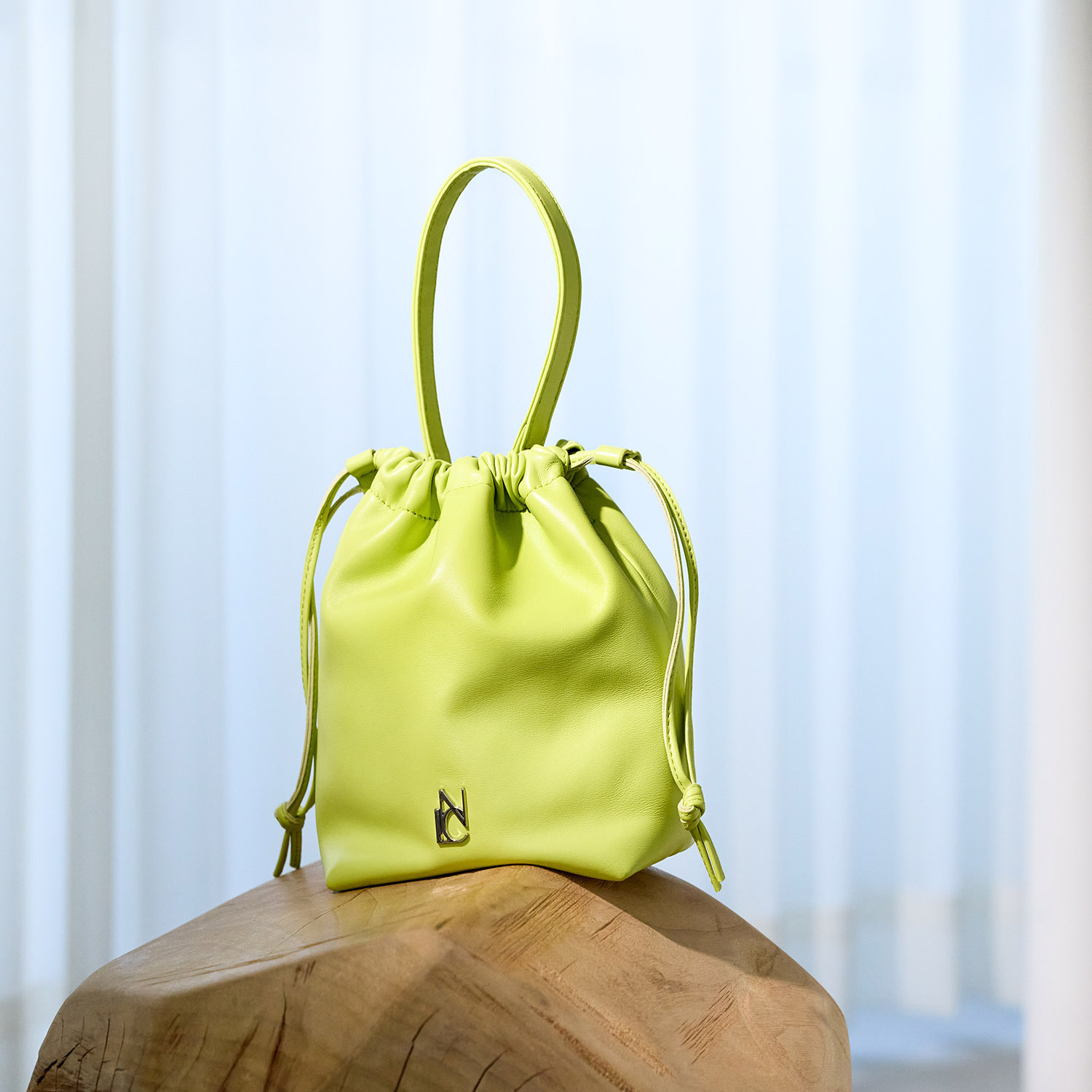 ニカル シープレザー 巾着ショルダーバッグ