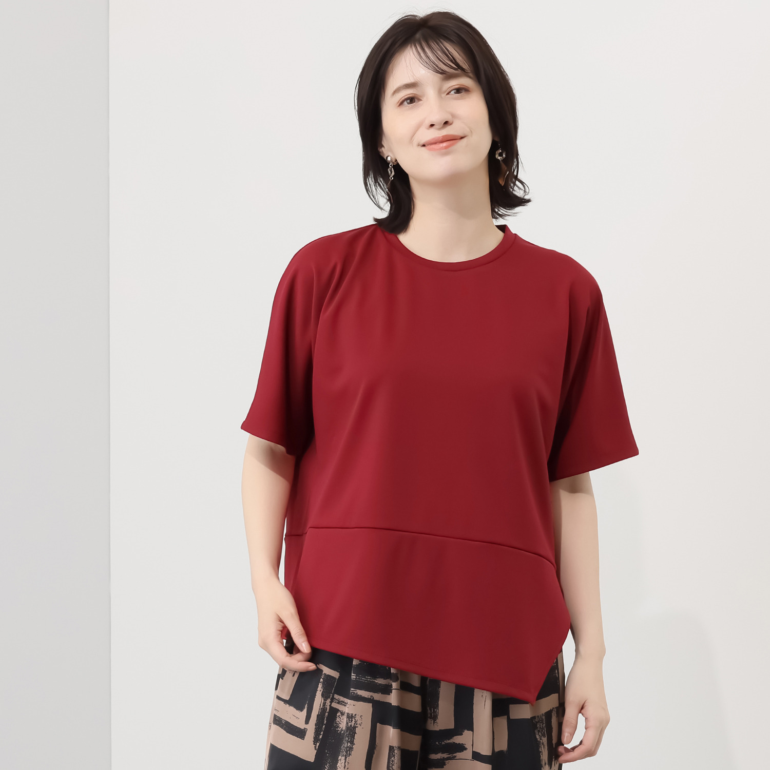 Ｋｕｎｎｙ． アシンメトリーヘム Ｔシャツ