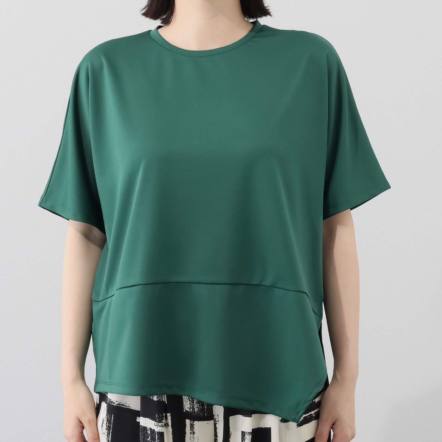 Ｋｕｎｎｙ． アシンメトリーヘム Ｔシャツ