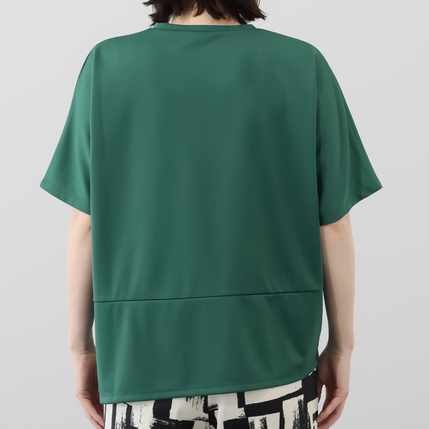 Ｋｕｎｎｙ． アシンメトリーヘム Ｔシャツ