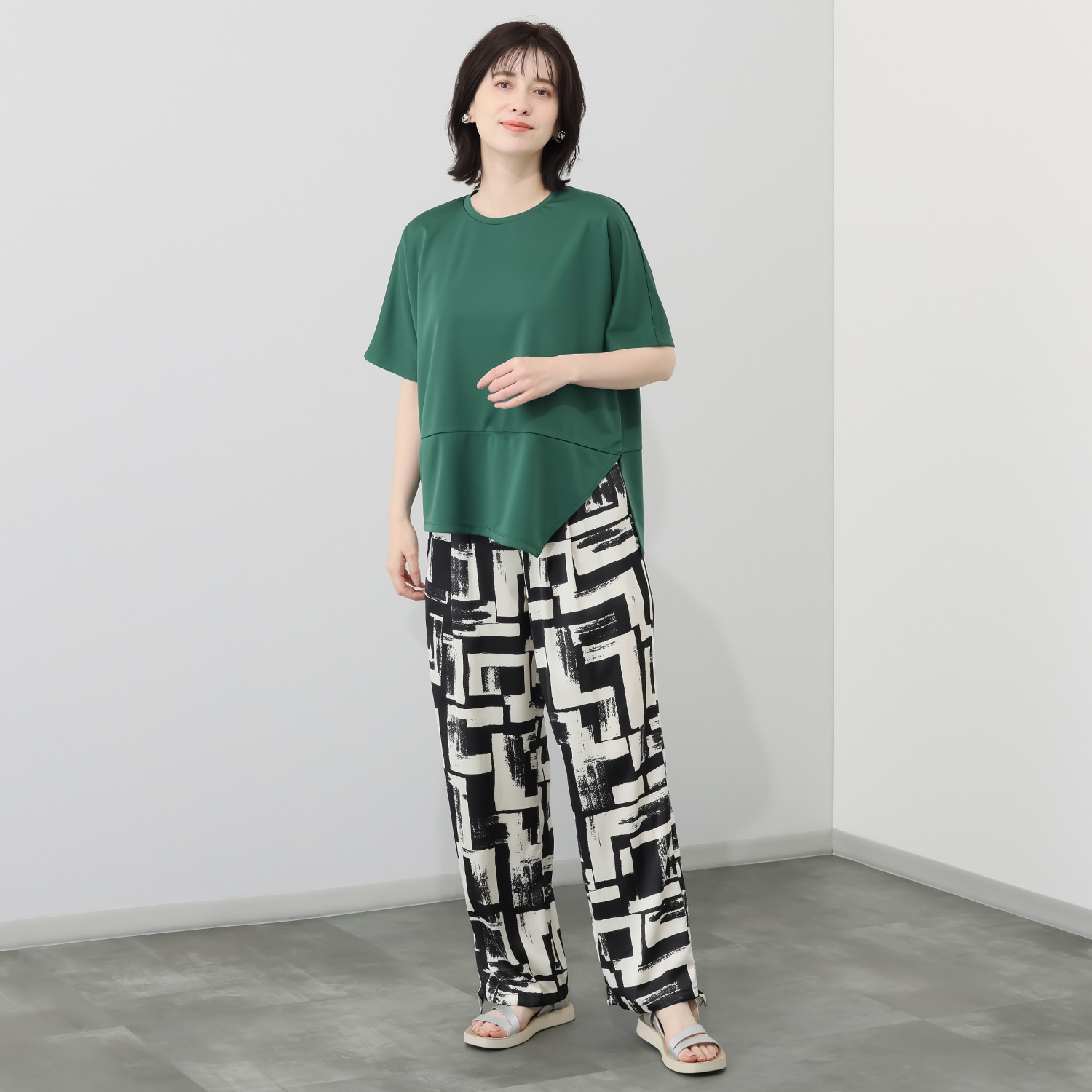 Ｋｕｎｎｙ． アシンメトリーヘム Ｔシャツ