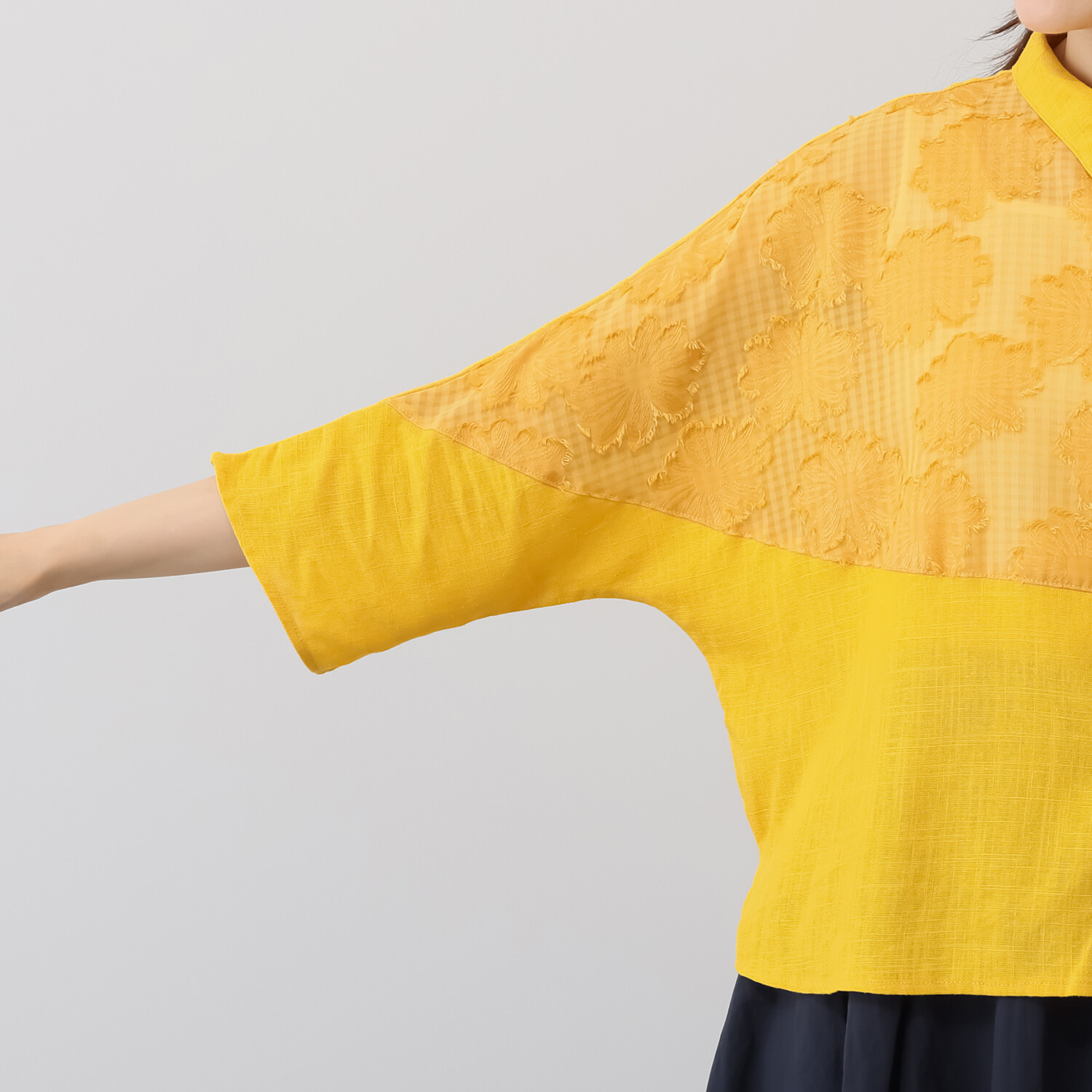 ジョリーフェム 麻混 フラワージャガード シャツブラウス