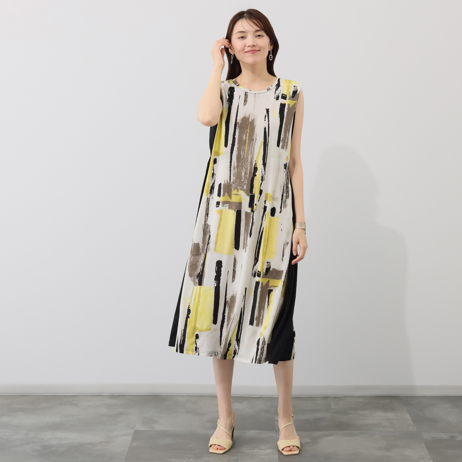 ジョリーフェム ブラッシュプリント サイドギャザーアクセント ポケット付ワンピース