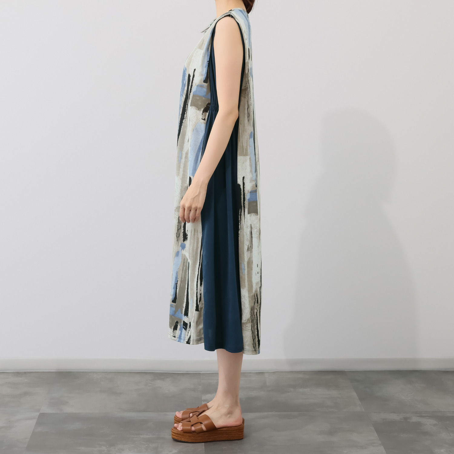 ジョリーフェム ブラッシュプリント サイドギャザーアクセント ポケット付ワンピース