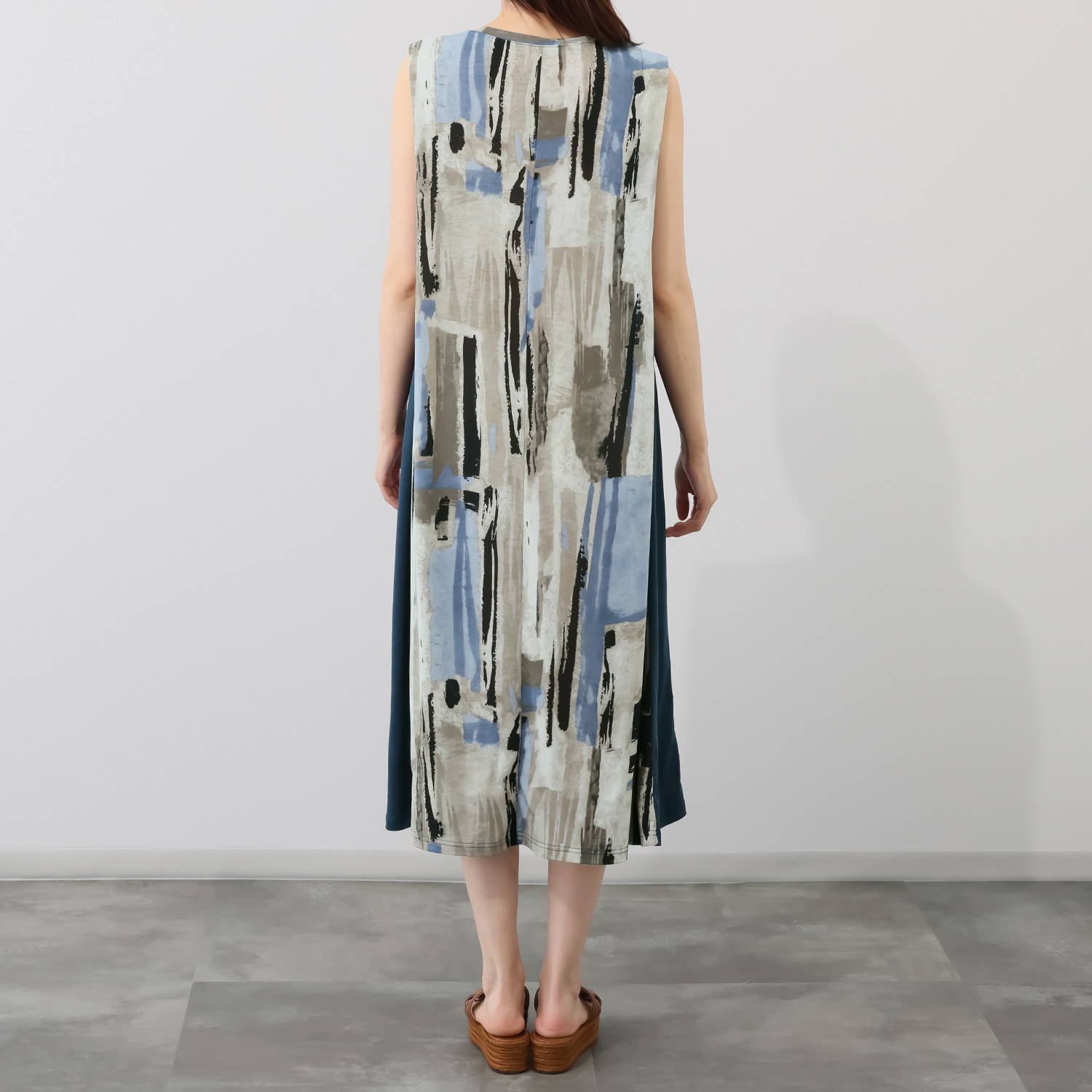 ジョリーフェム ブラッシュプリント サイドギャザーアクセント ポケット付ワンピース