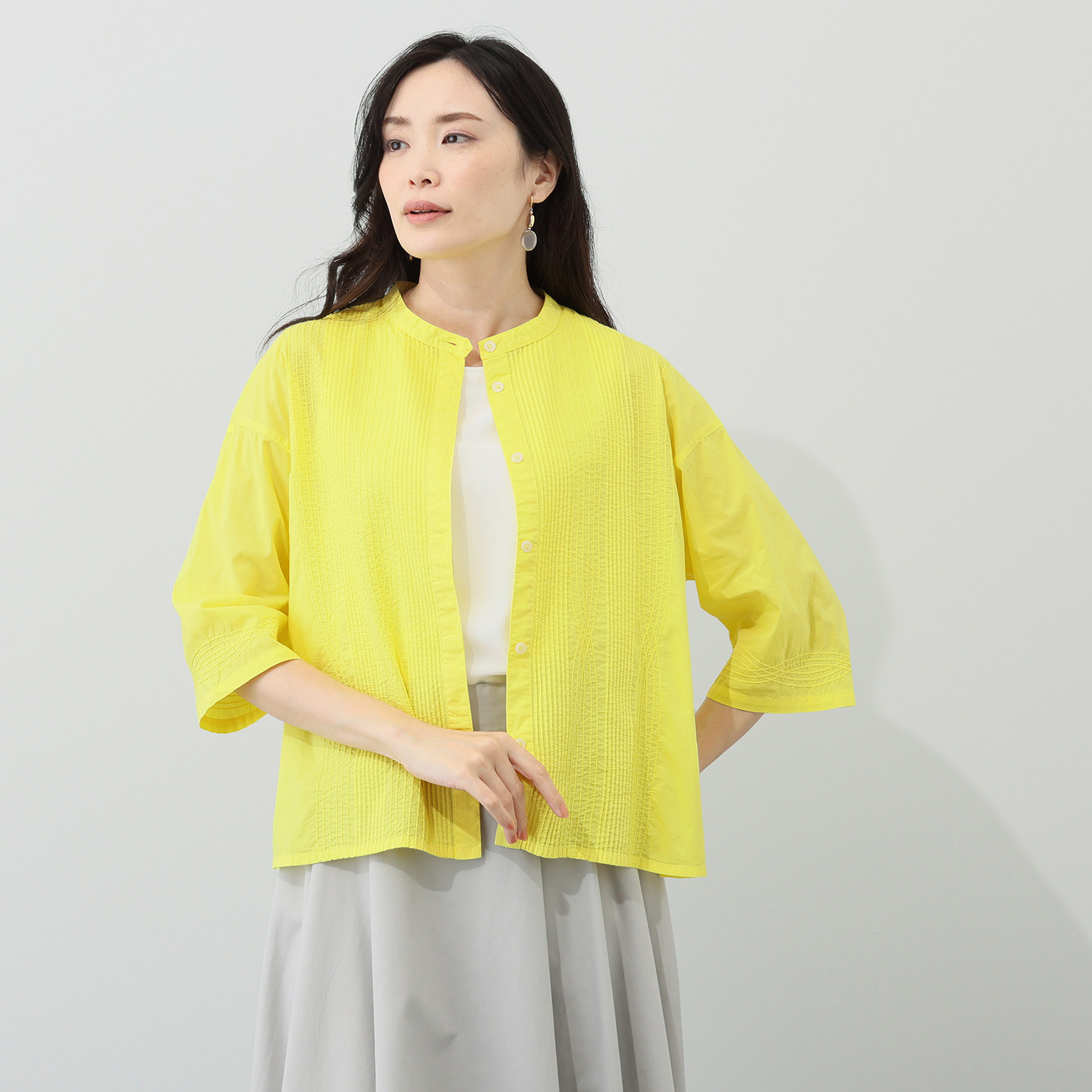 ヤッコマリカルド コットンローン ピンタック・ ステッチ刺しゅうシャツ