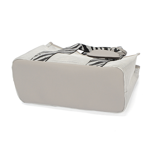 ラルジュ 透かしチュール アニマル柄ハンドル トートバッグ