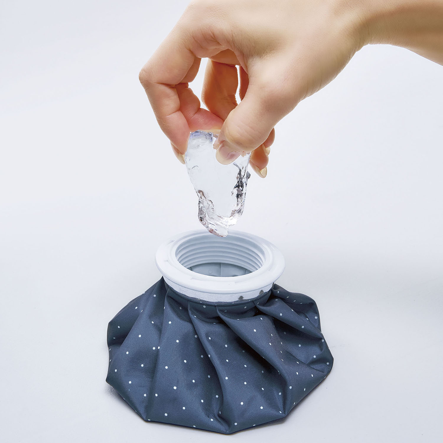 持ち運んで暑さ対策！ 保冷ケース付き氷のう＆ 氷のう保冷ネックカバー ５点セット