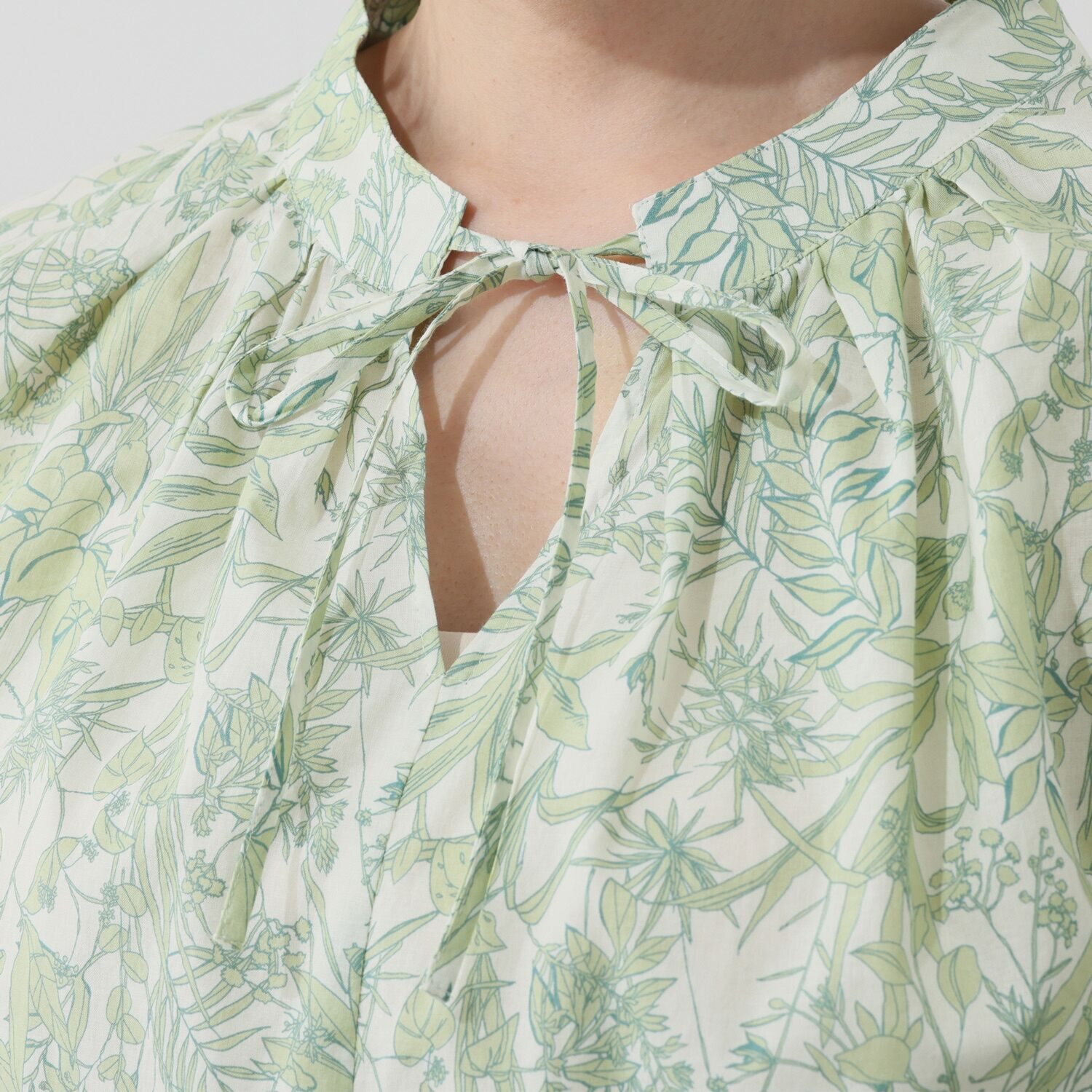 イフェメル／ ダブルフェーストーキョー 日本製 ボタニカルプリント フレンチスリーブブラウス