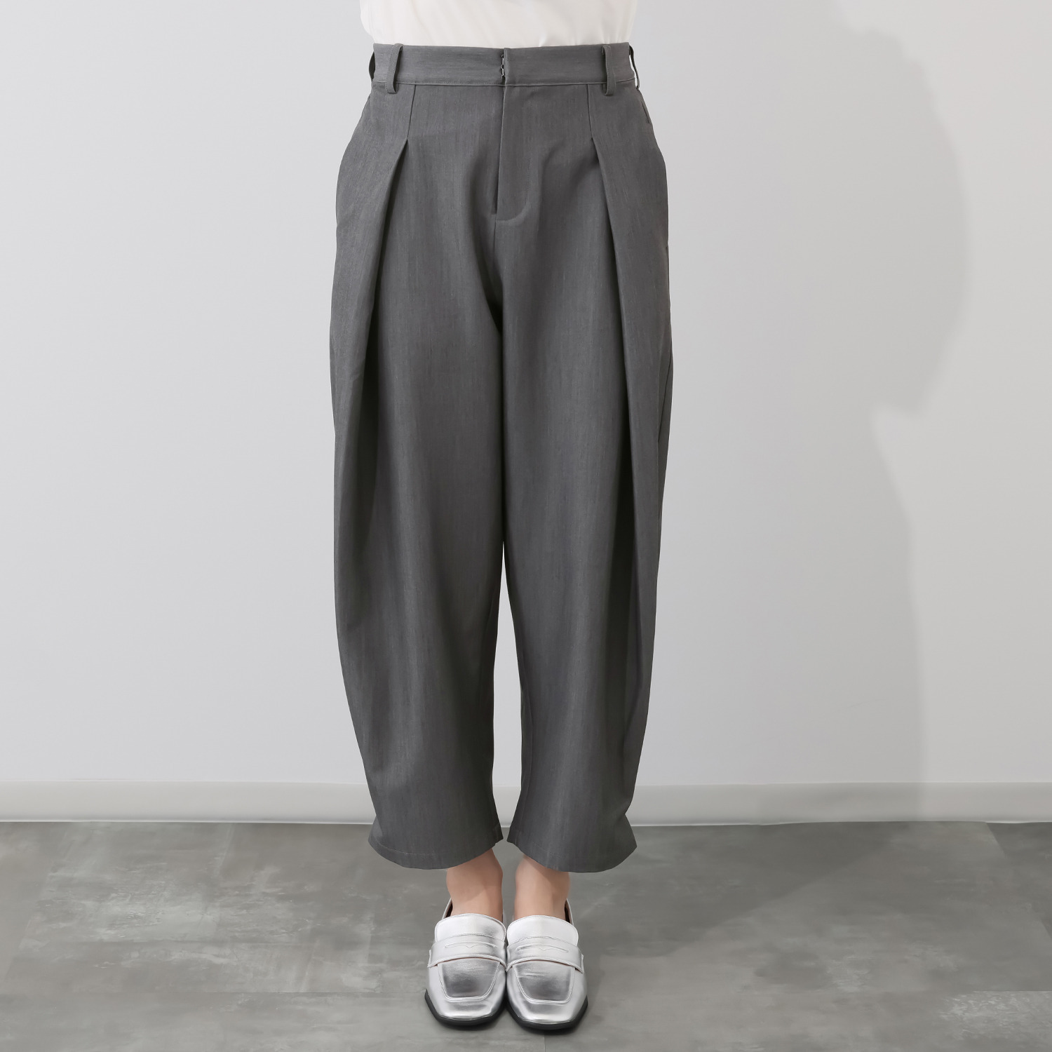 コモエリークローゼット 変形タックで作る ゆるパンツ