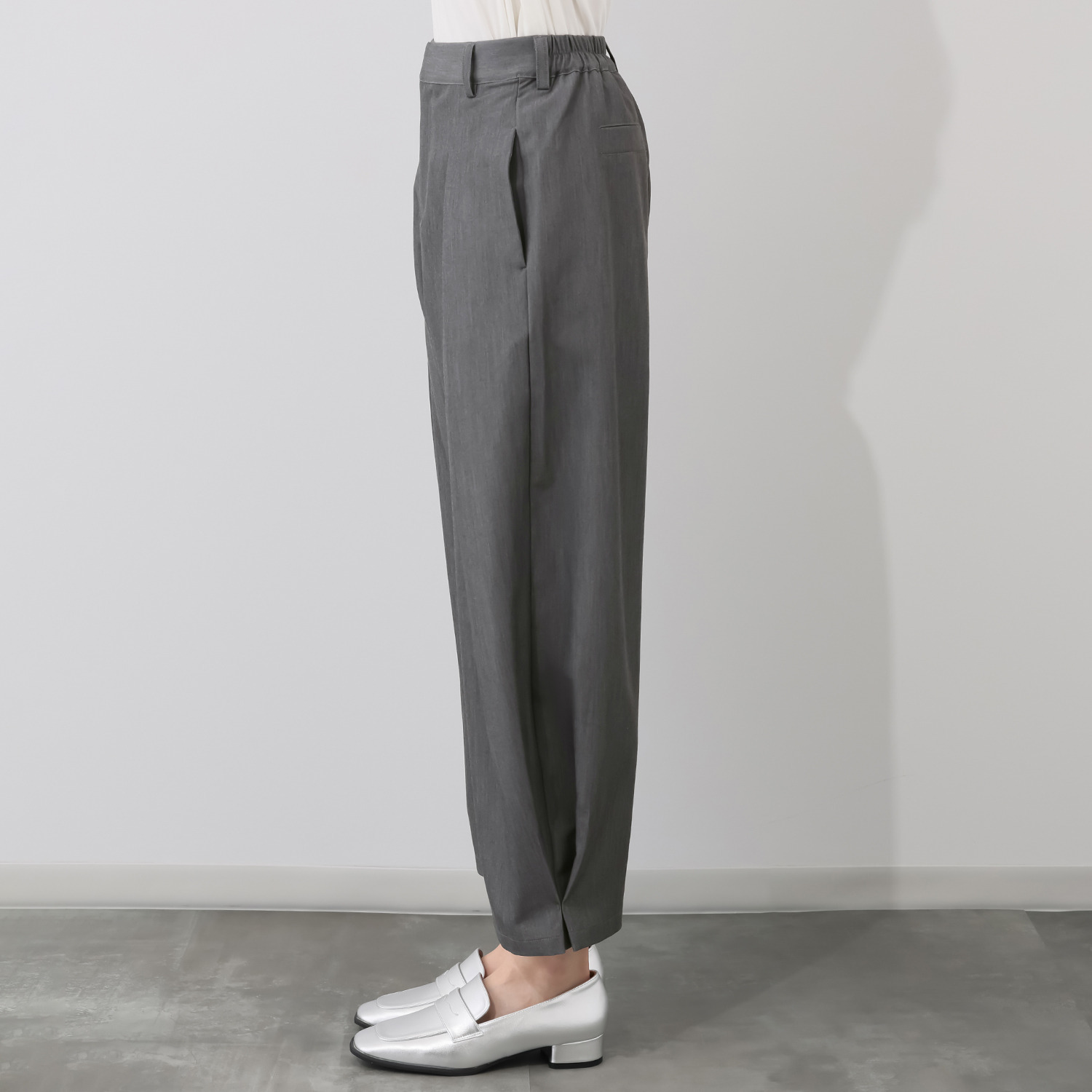 コモエリークローゼット 変形タックで作る ゆるパンツ