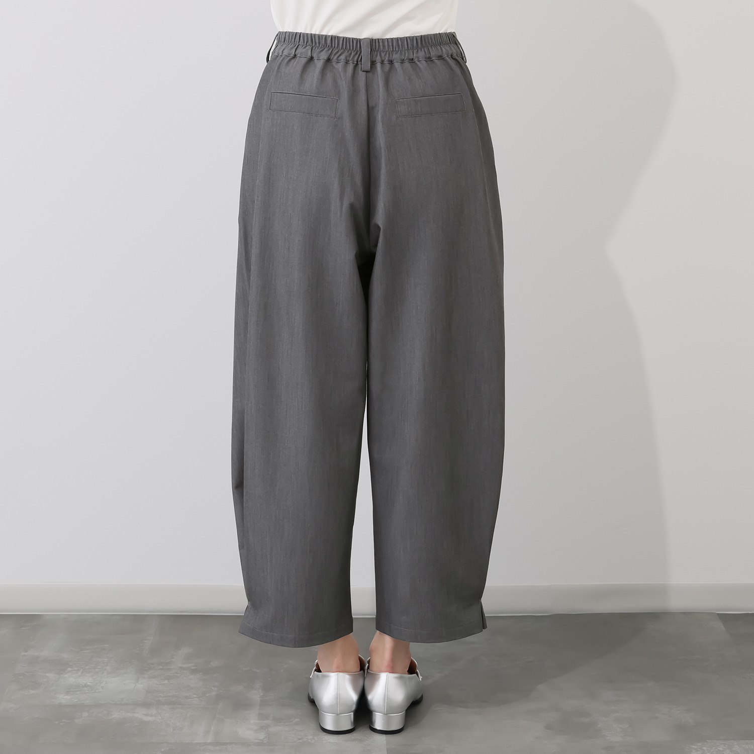 コモエリークローゼット 変形タックで作る ゆるパンツ