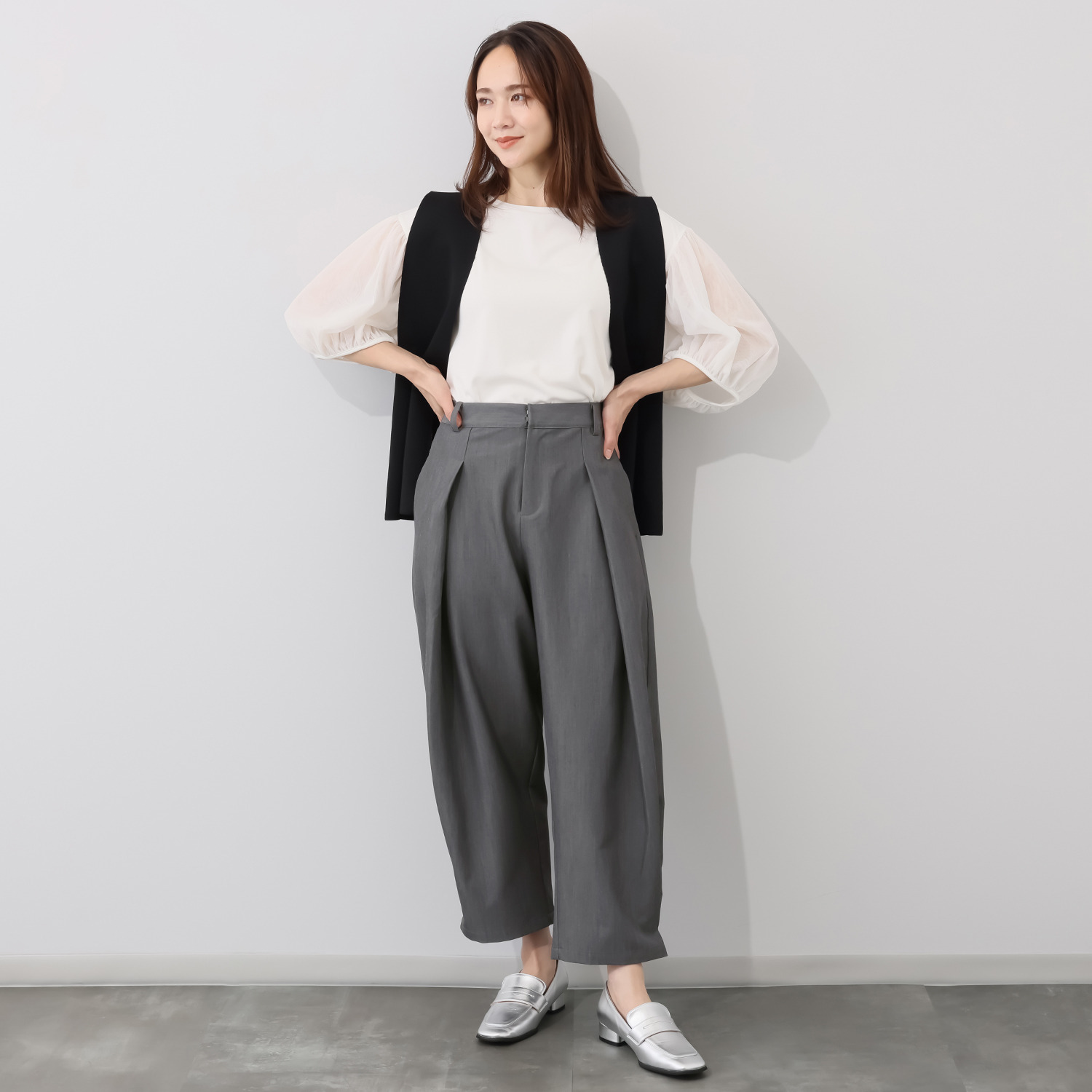 コモエリークローゼット 変形タックで作る ゆるパンツ