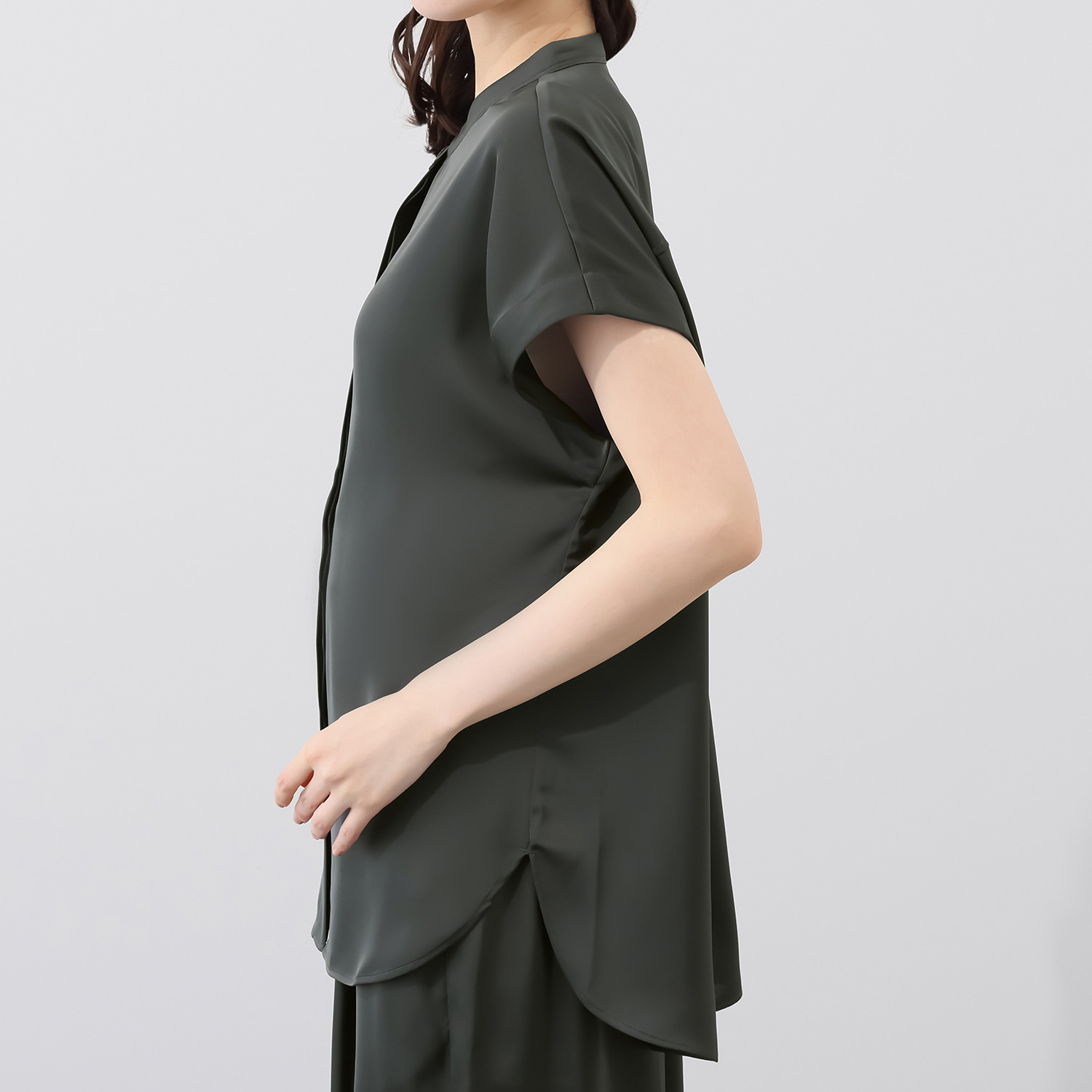 元町ゼラール ドレープ感が美しい！ とろみサテン ドルマンシャツ