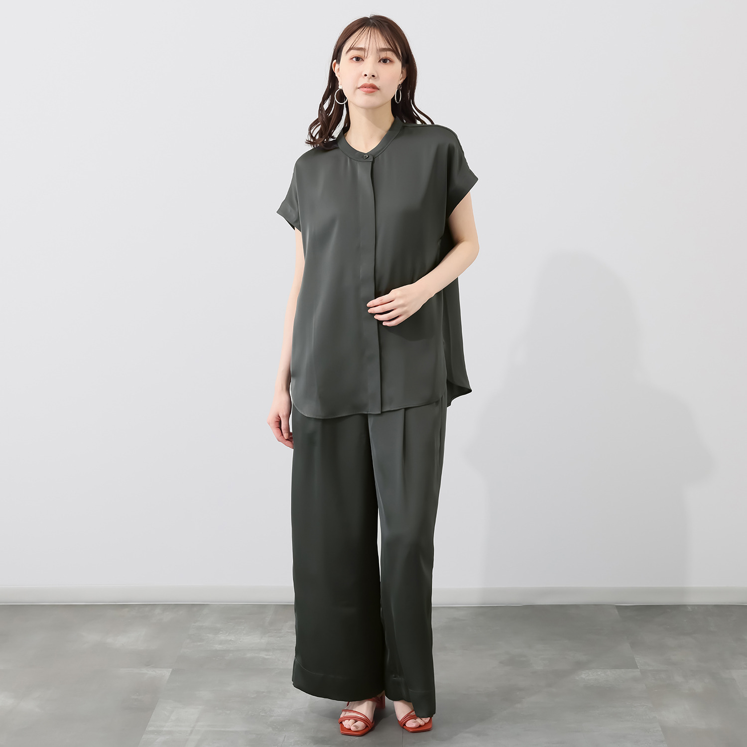 元町ゼラール ドレープ感が美しい！ とろみサテン ドルマンシャツ