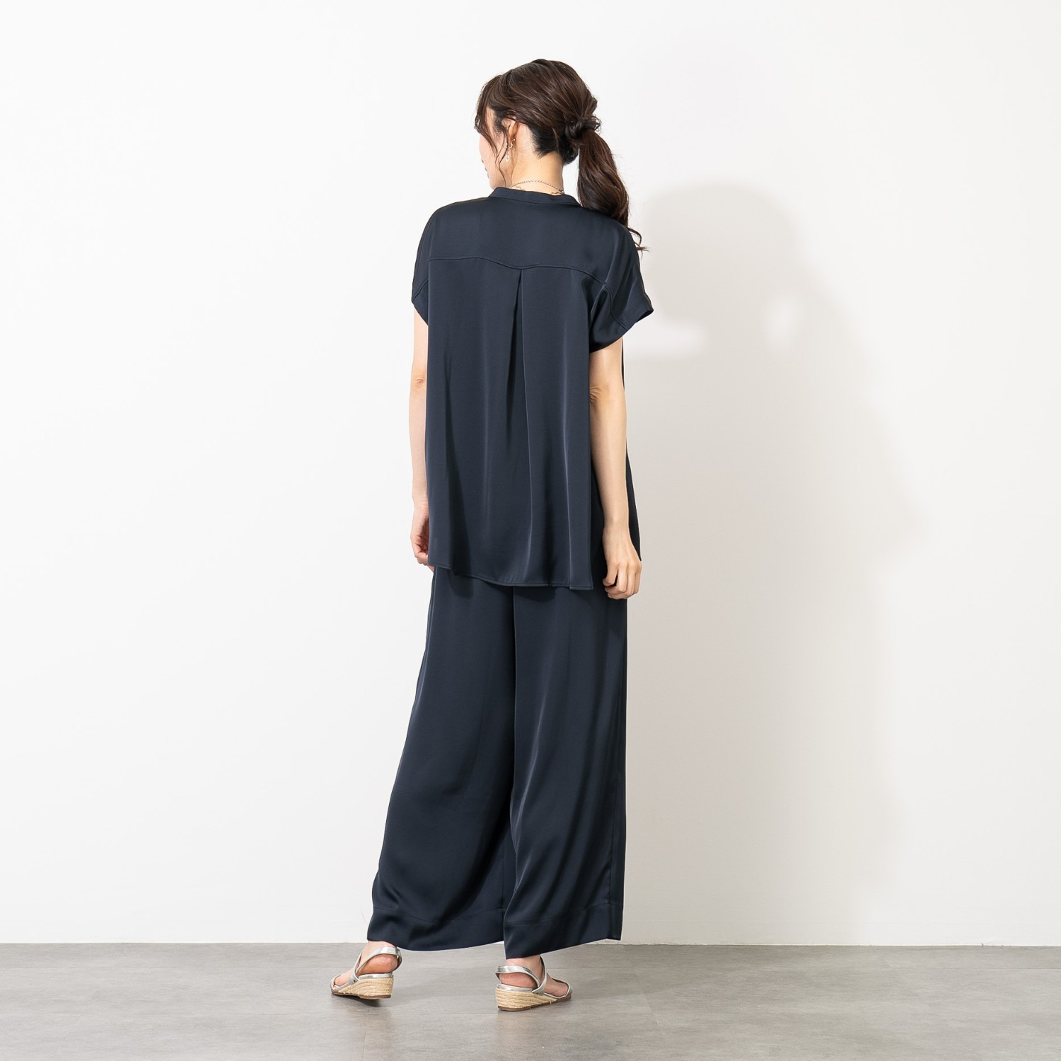 元町ゼラール ドレープ感が美しい！ とろみサテン ドルマンシャツ