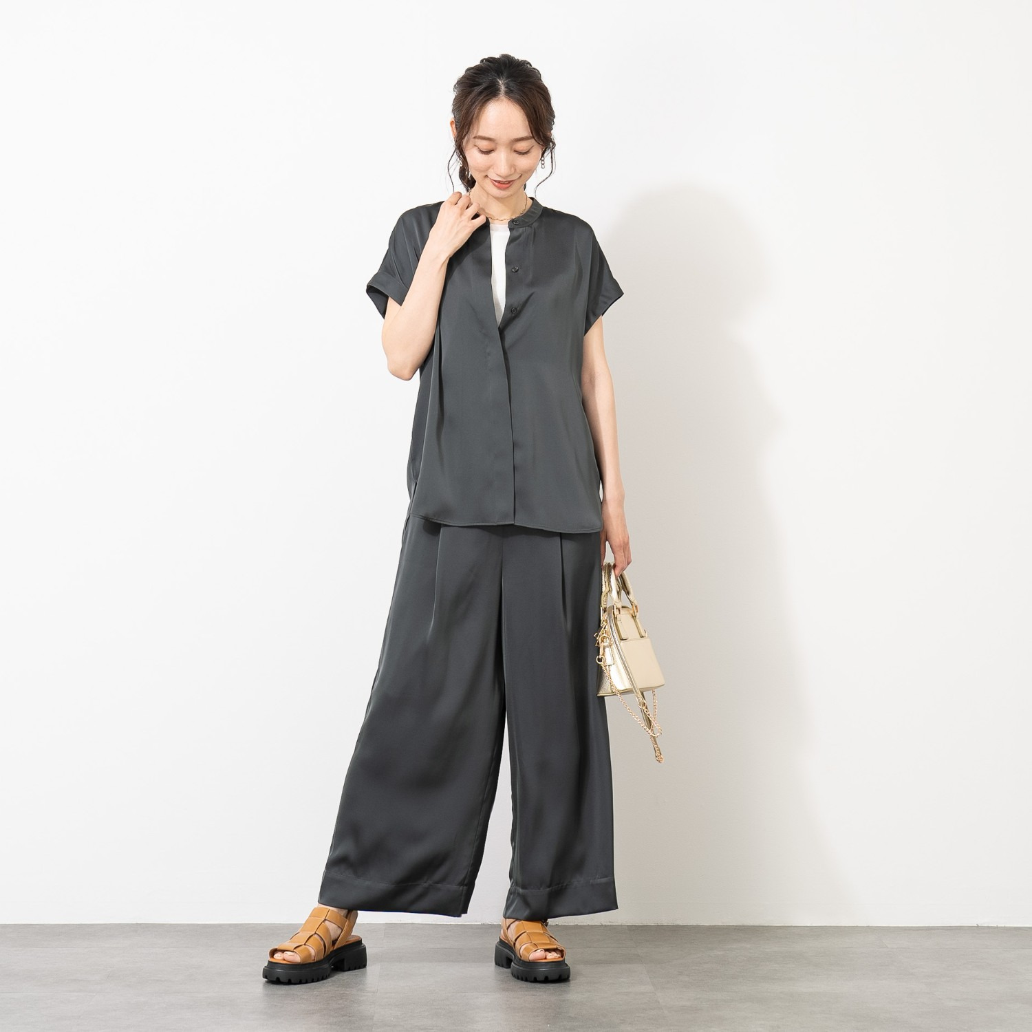 元町ゼラール ドレープ感が美しい！ とろみサテン ドルマンシャツ