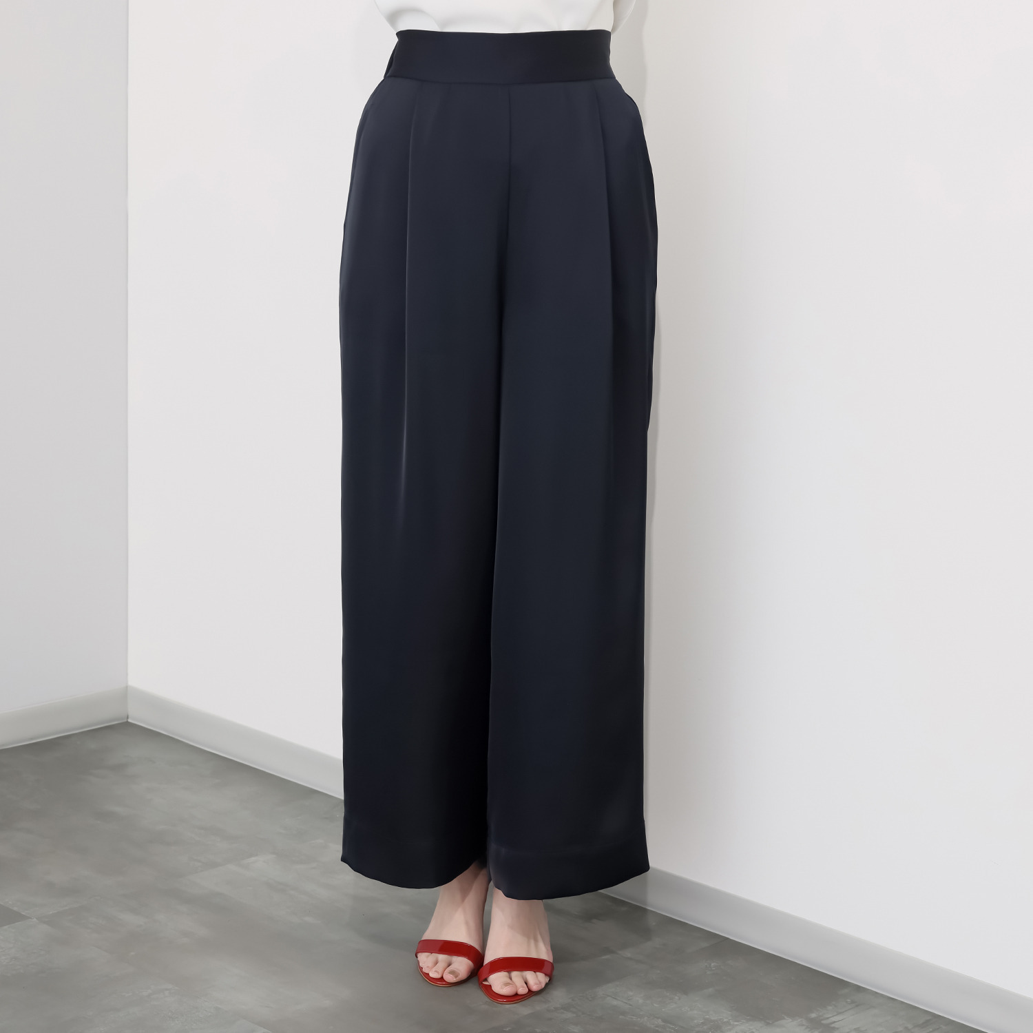 元町ゼラール ドレープ感が美しい！ とろみサテン ギャザーワイドパンツ