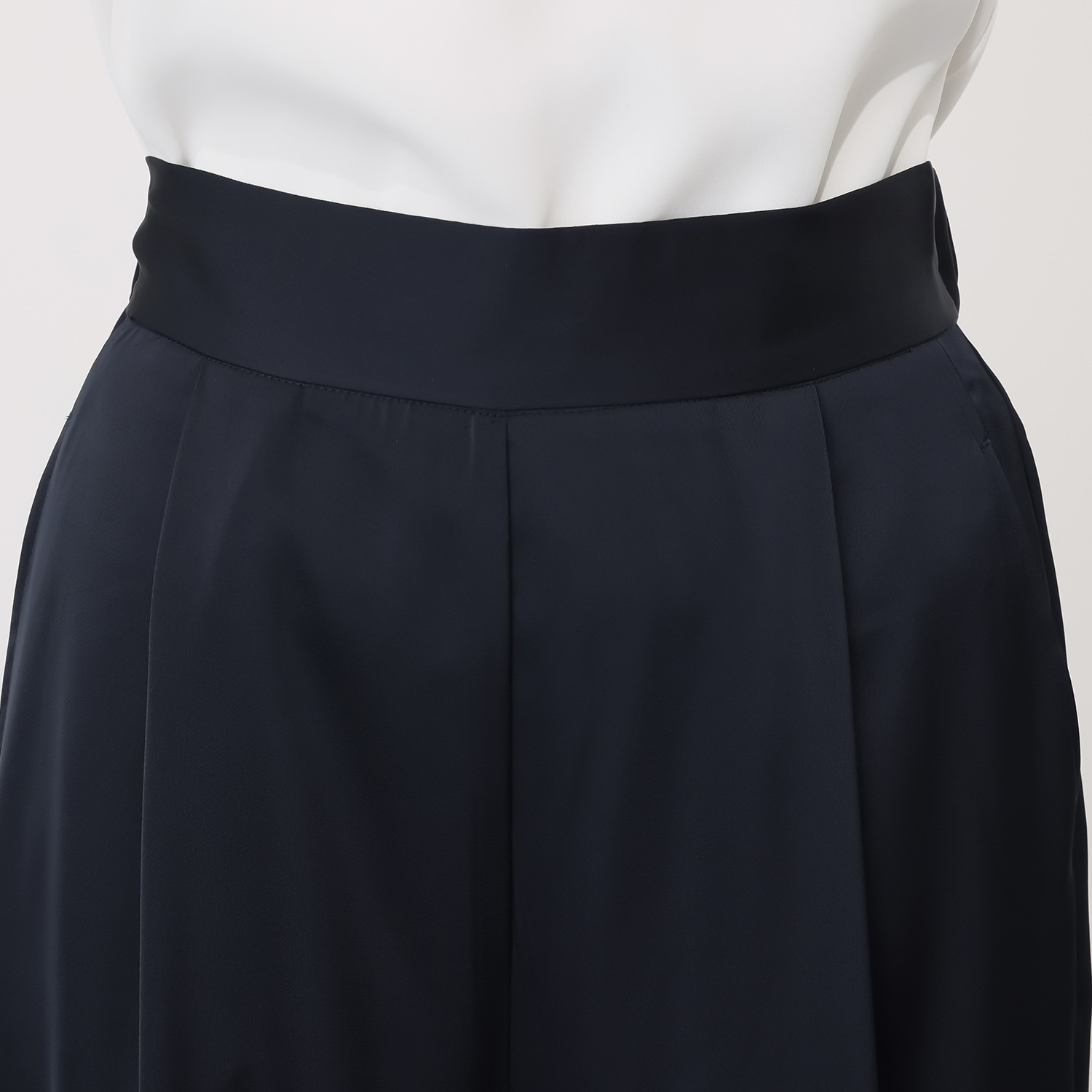 元町ゼラール ドレープ感が美しい！ とろみサテン ギャザーワイドパンツ