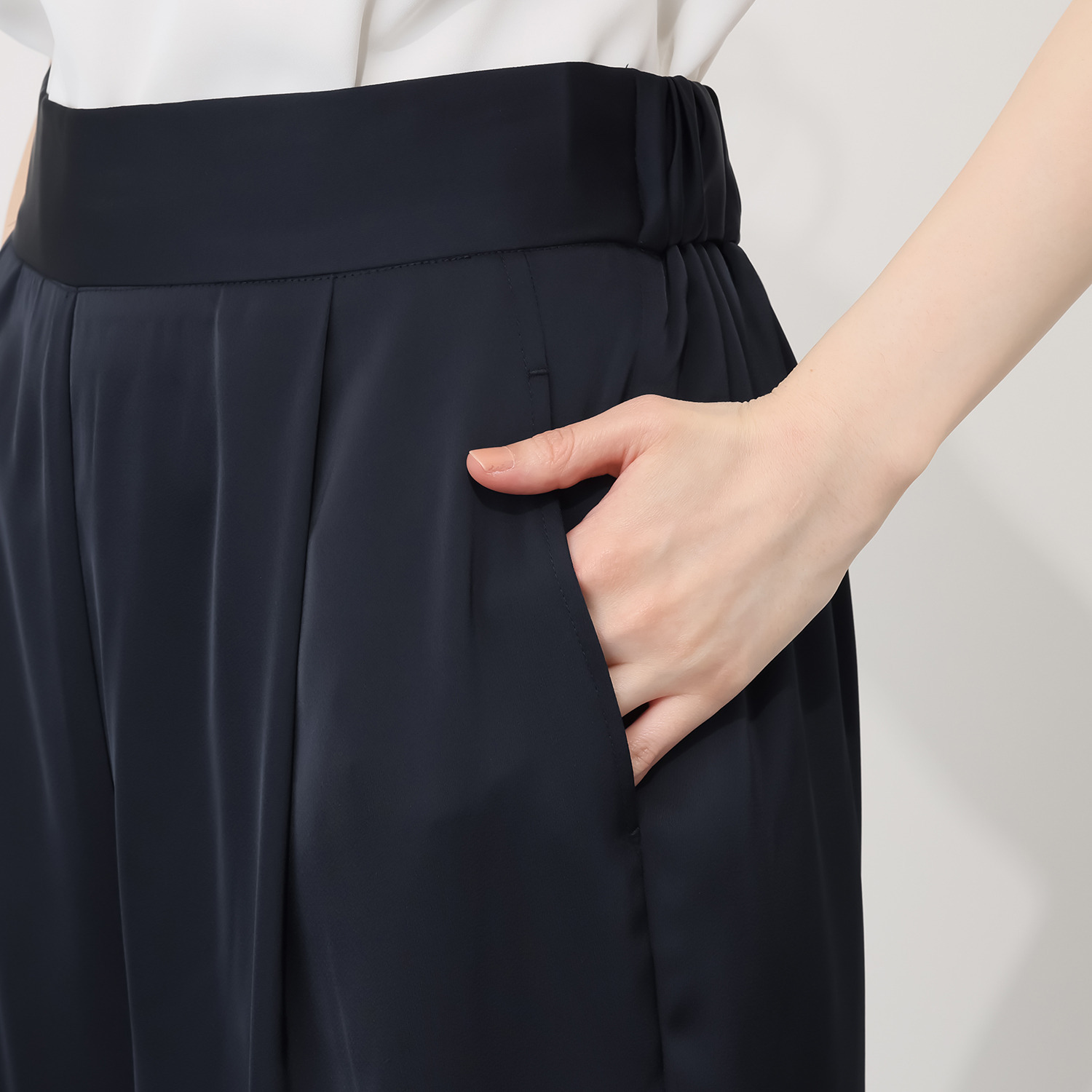 元町ゼラール ドレープ感が美しい！ とろみサテン ギャザーワイドパンツ