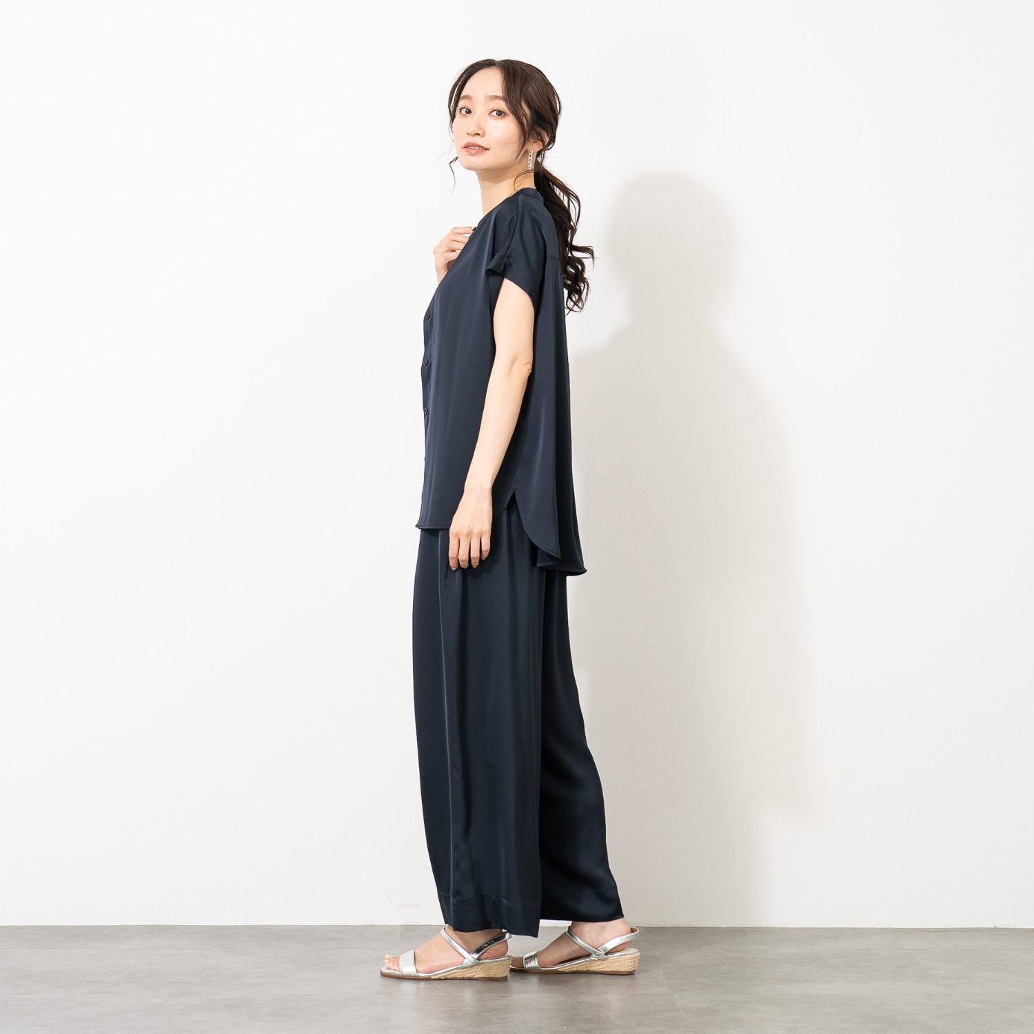 元町ゼラール ドレープ感が美しい！ とろみサテン ギャザーワイドパンツ