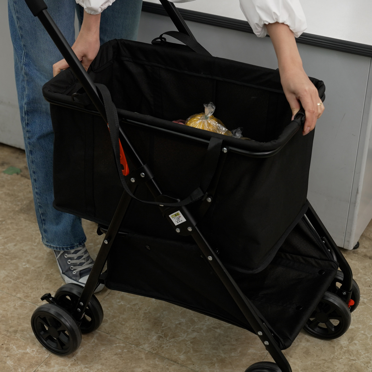 お買い物やアウトドアなど さまざまな場所で 自由な移動をサポートする マルチカート Ｓｍｏｏｖｙ