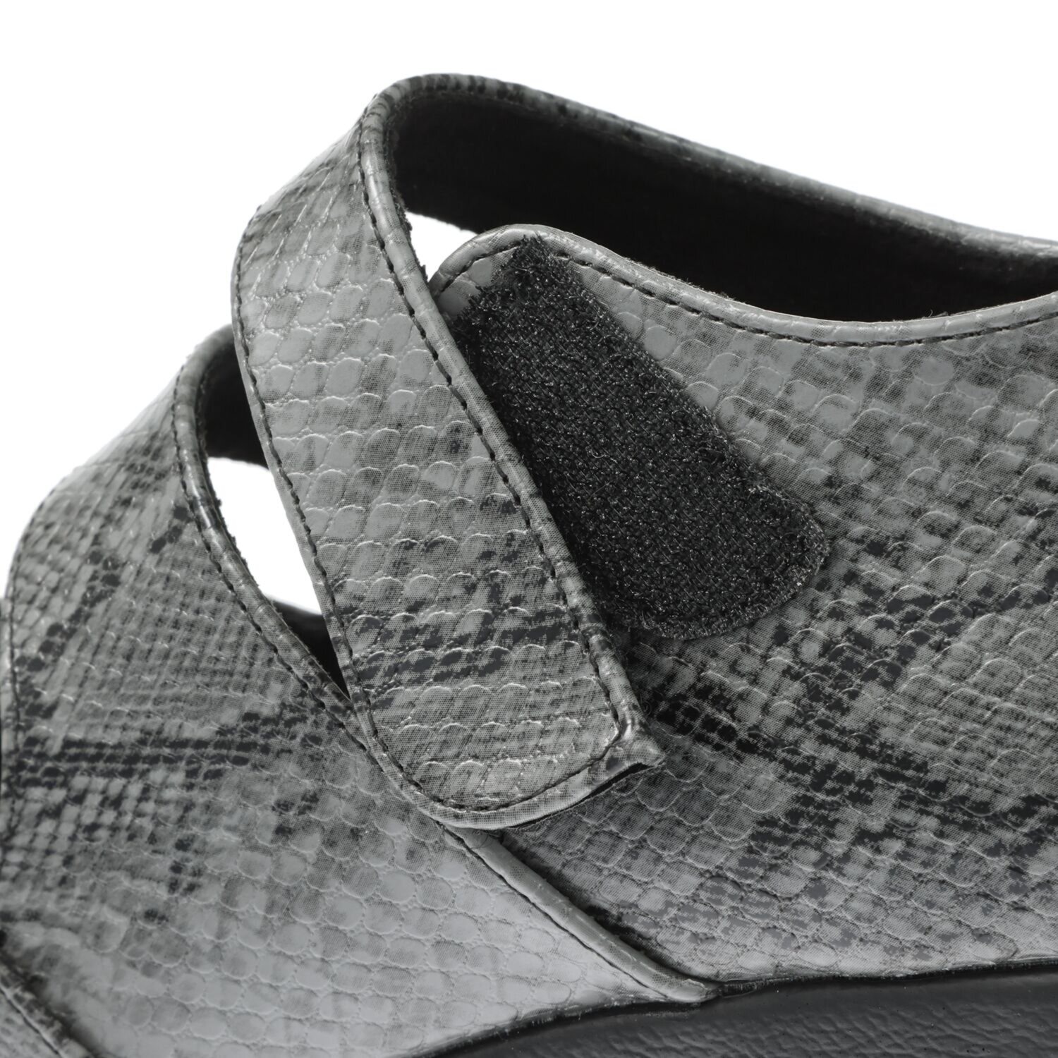 ポポラーレ 内側ストレッチ パイソンデザイン オープントゥパンプス