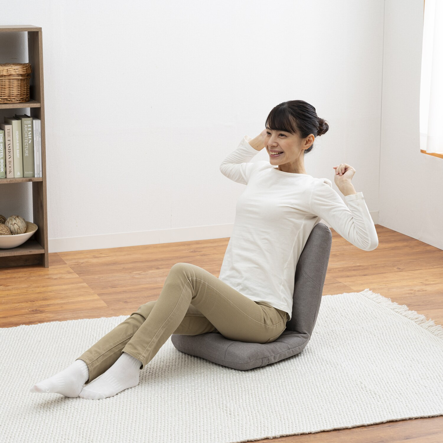 正しい座り姿勢を サポート＆ ６つの突起で 筋肉のコリをほぐす！ からだスッキリ座椅子 ホグレッシュ